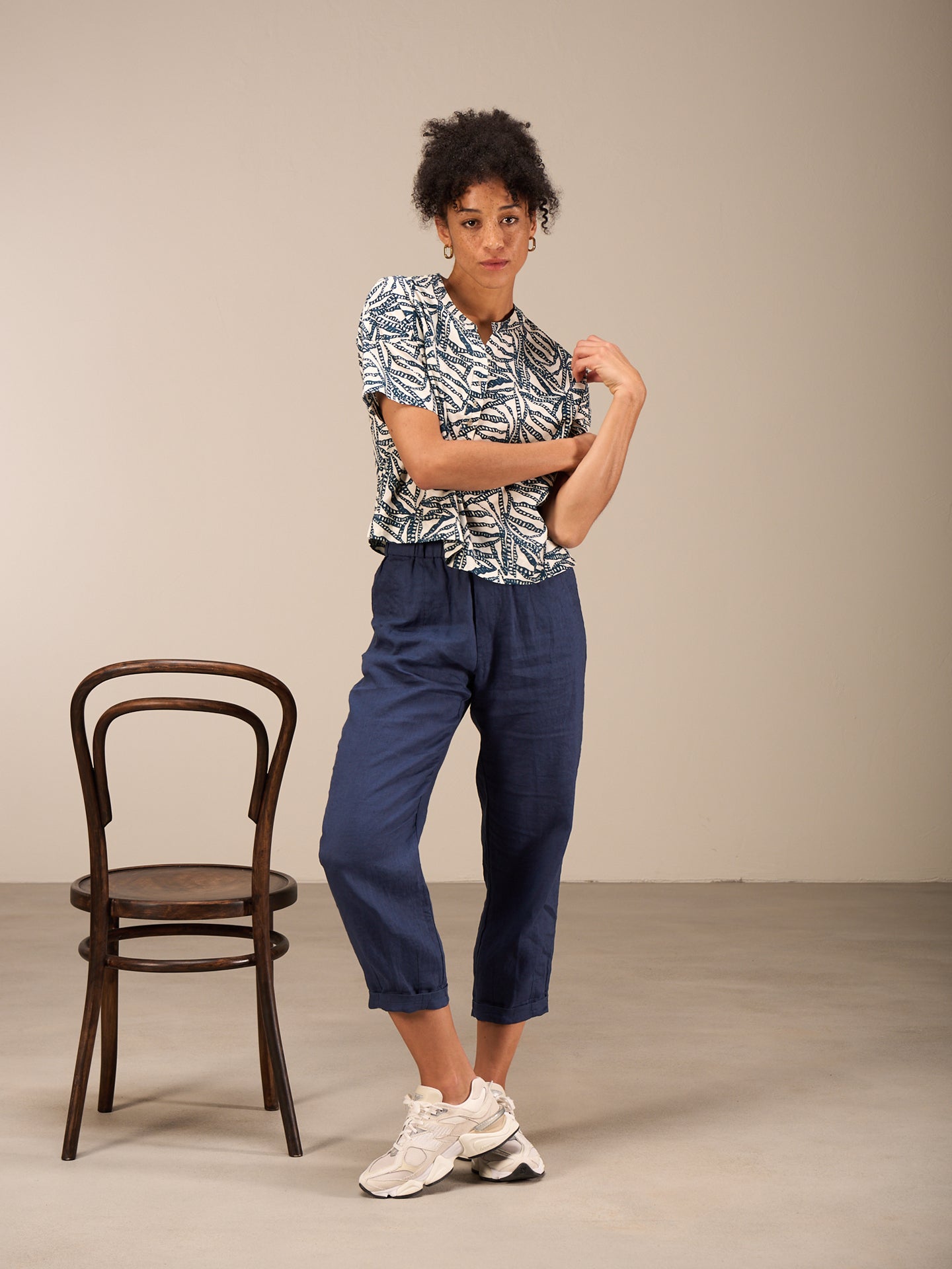 Short-sleeved blouse