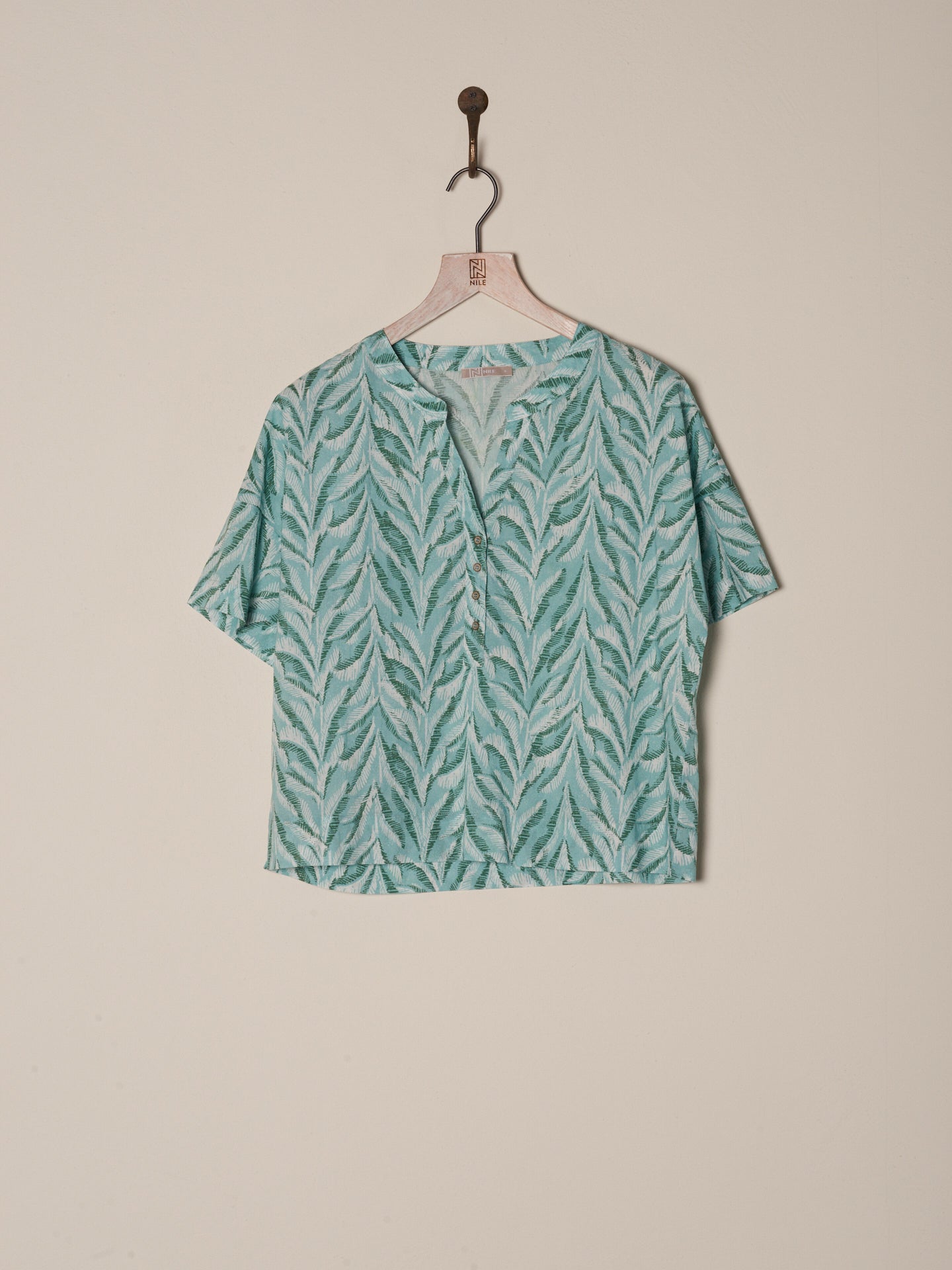 Short-sleeved blouse