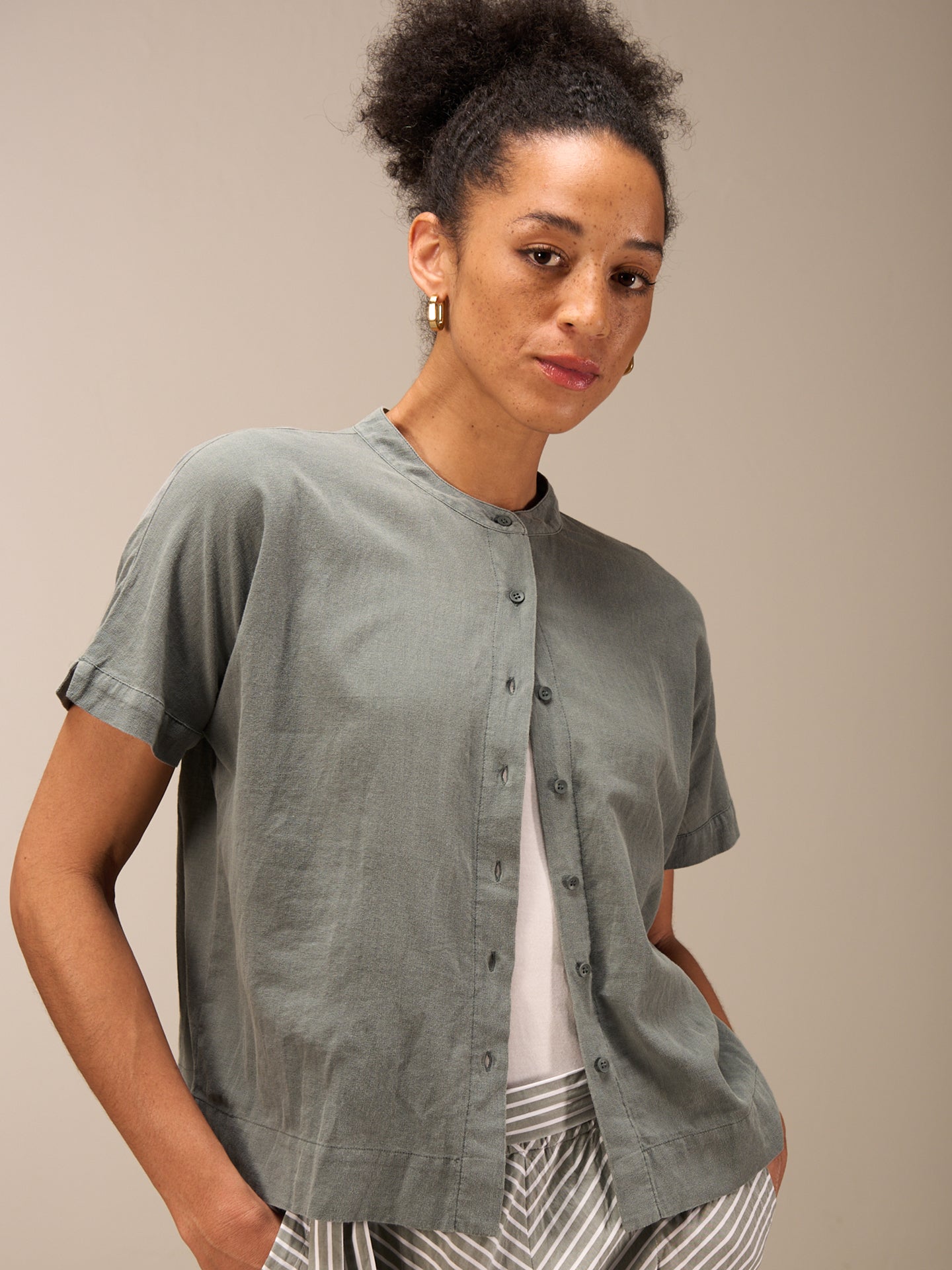 Short-sleeved blouse