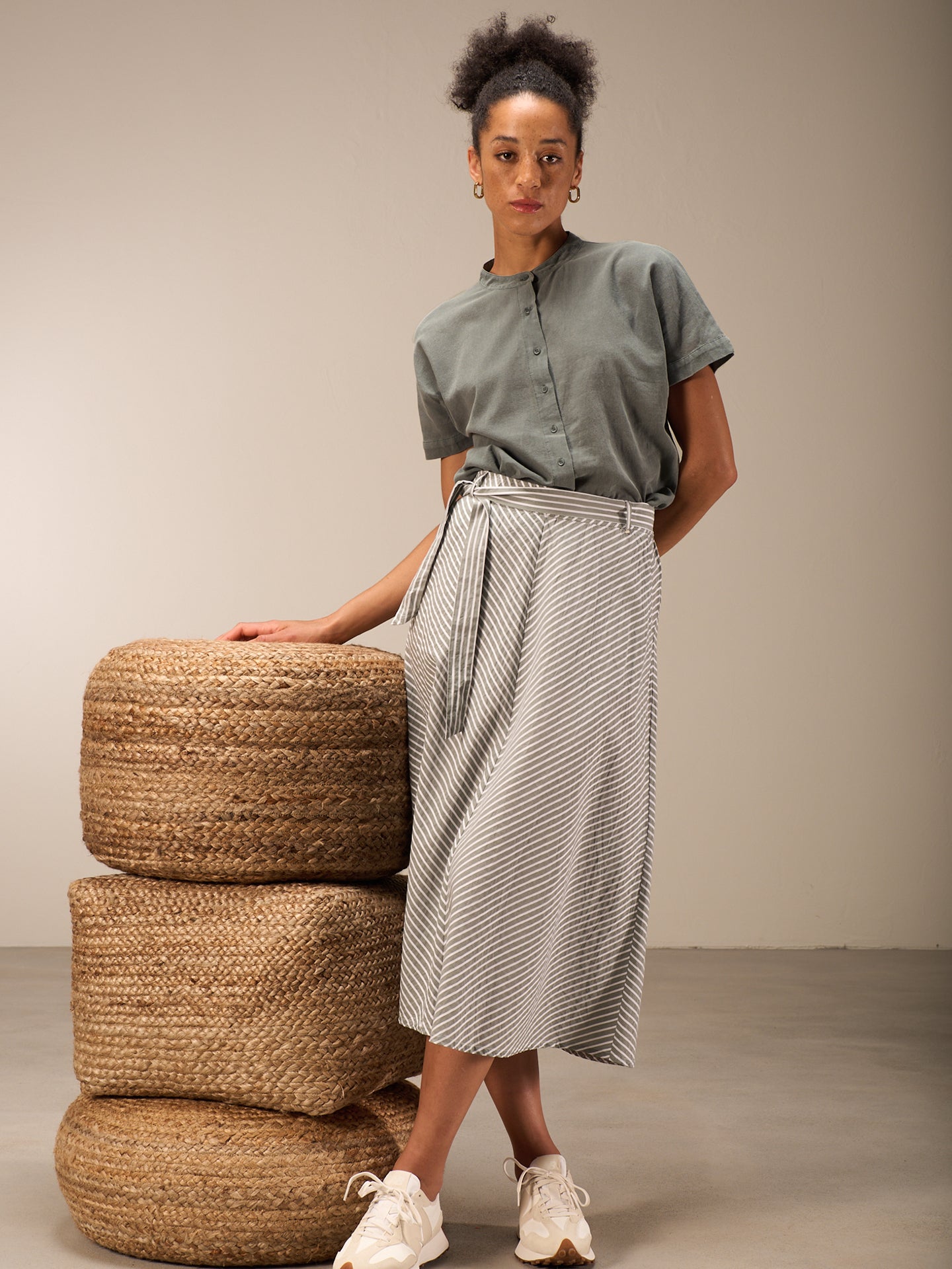 Short-sleeved blouse