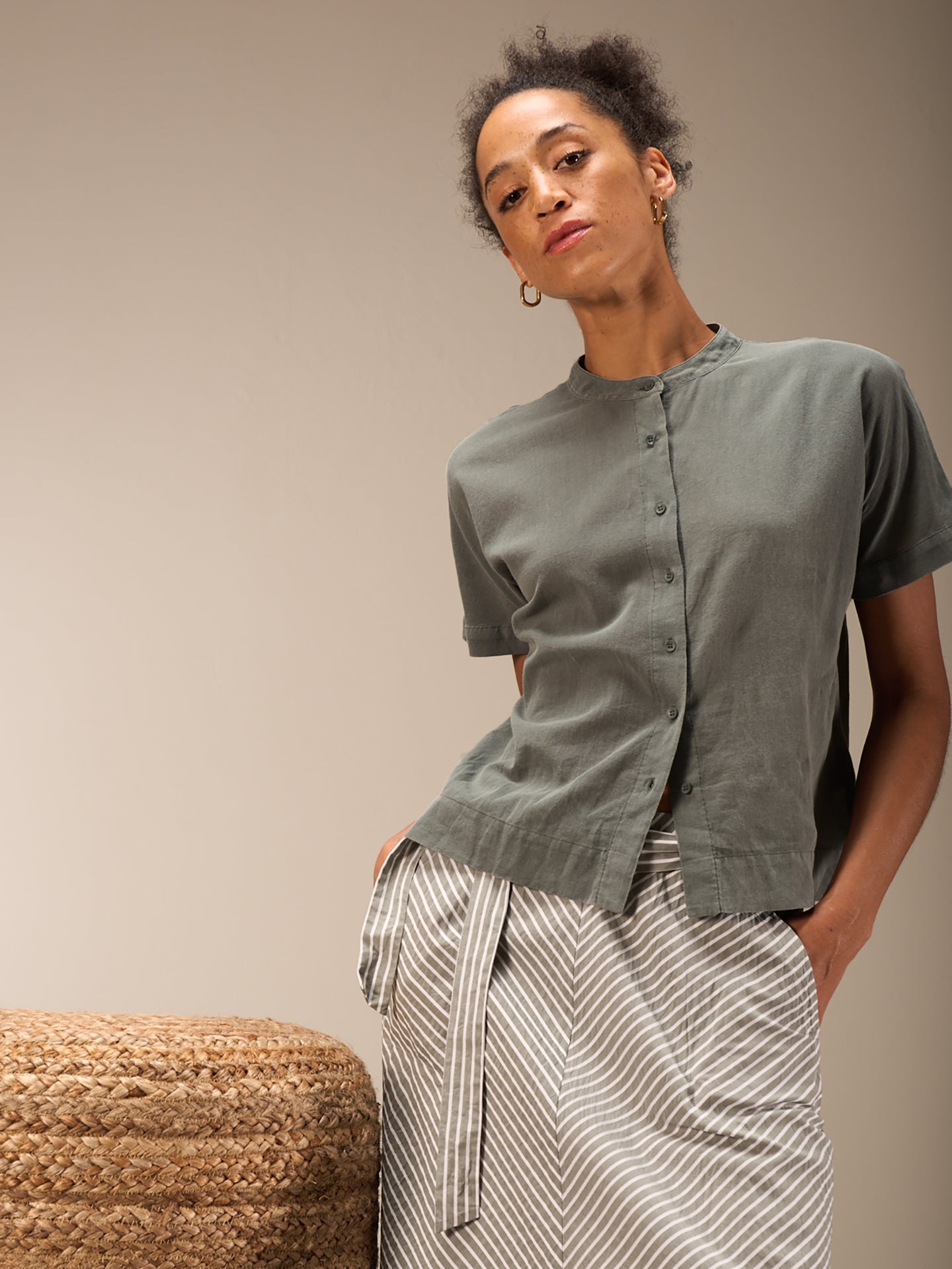 Short-sleeved blouse