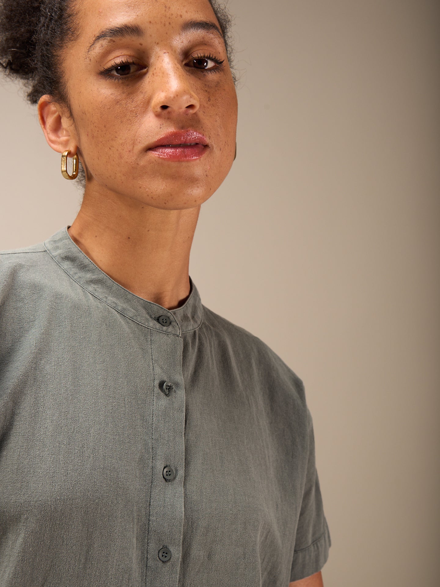 Short-sleeved blouse