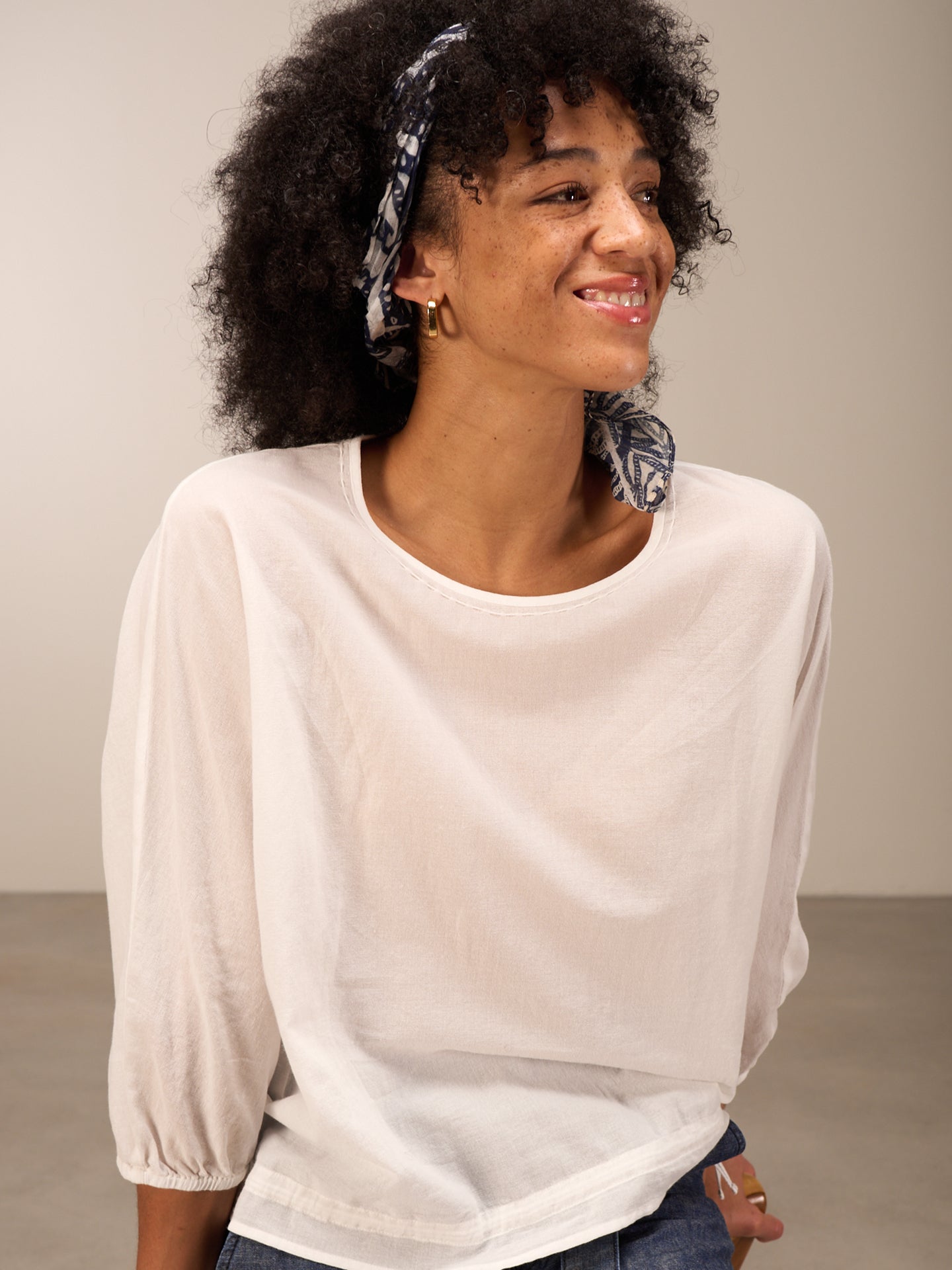 Blusa con scollo rotondo