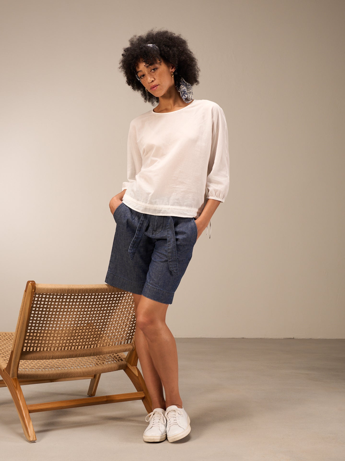 Blusa con scollo rotondo
