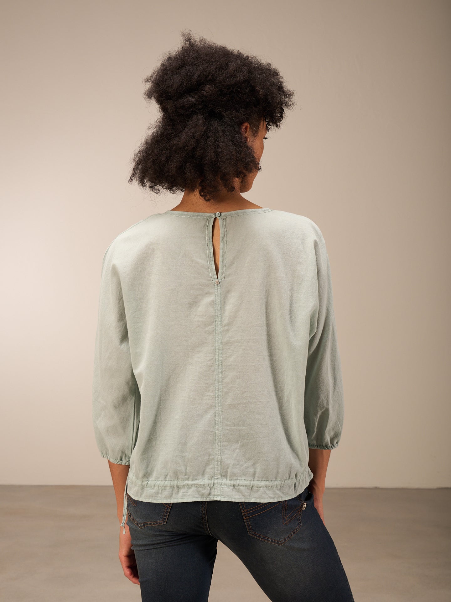 Blusa con scollo rotondo