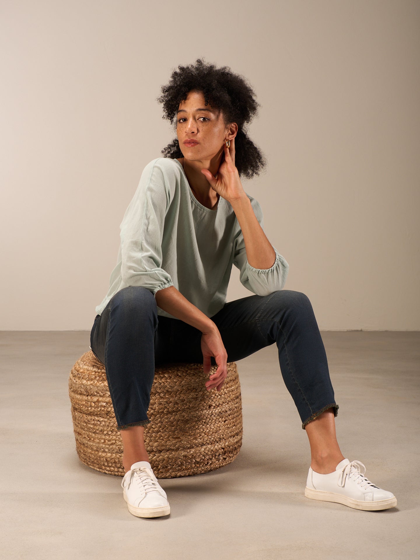 Blusa con scollo rotondo