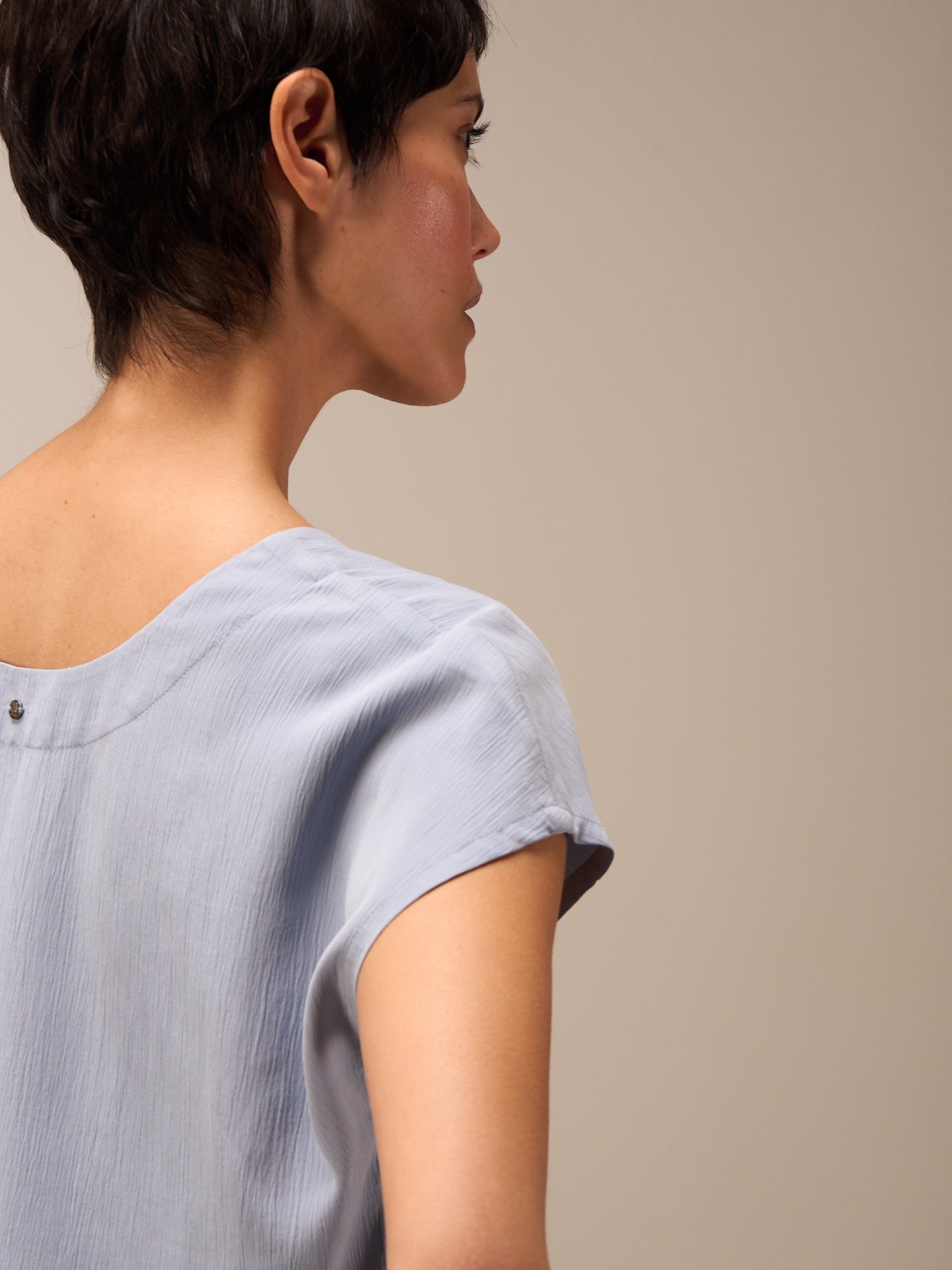 T-shirt avec col en V