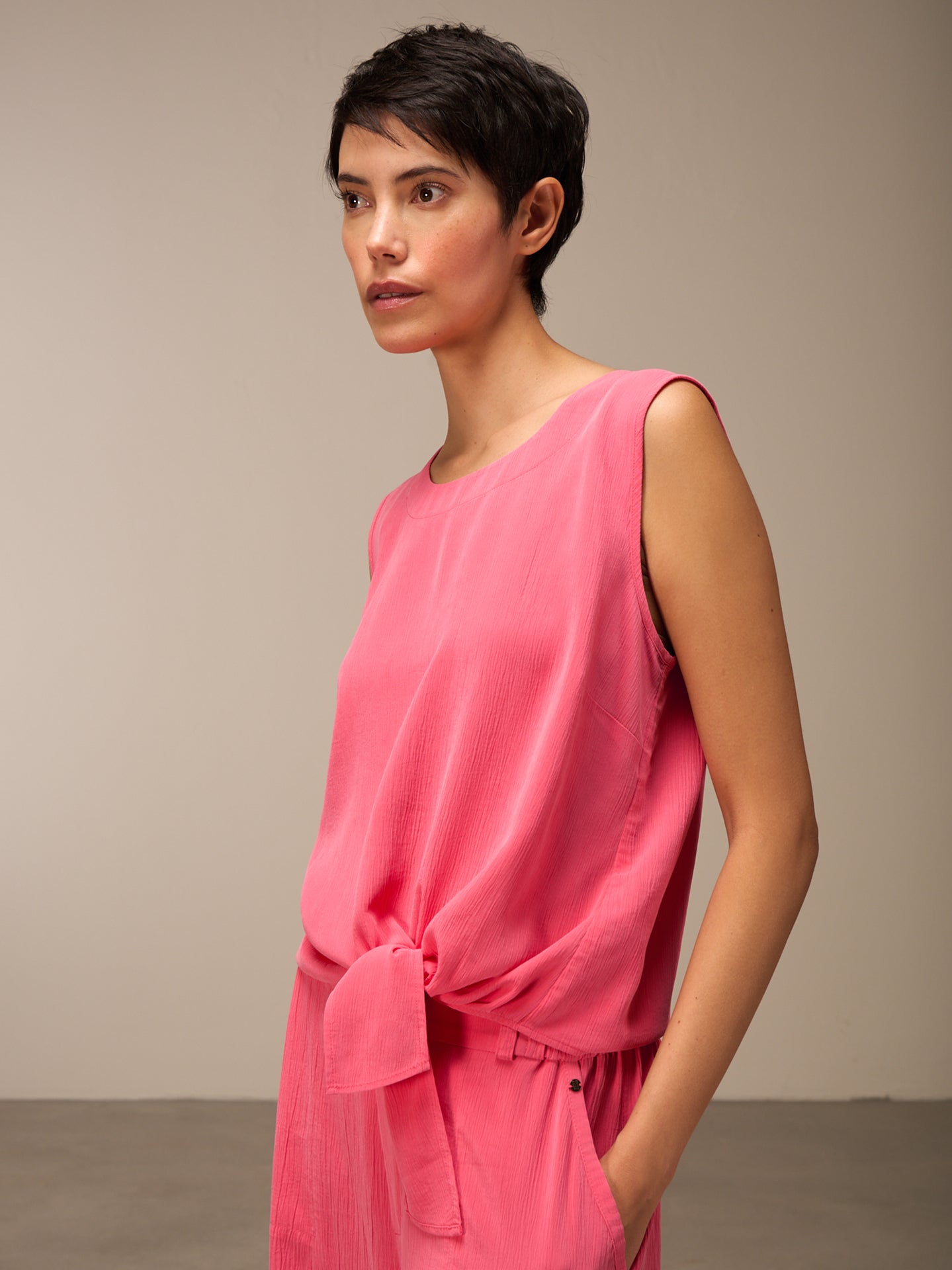 Bluse mit Knoten