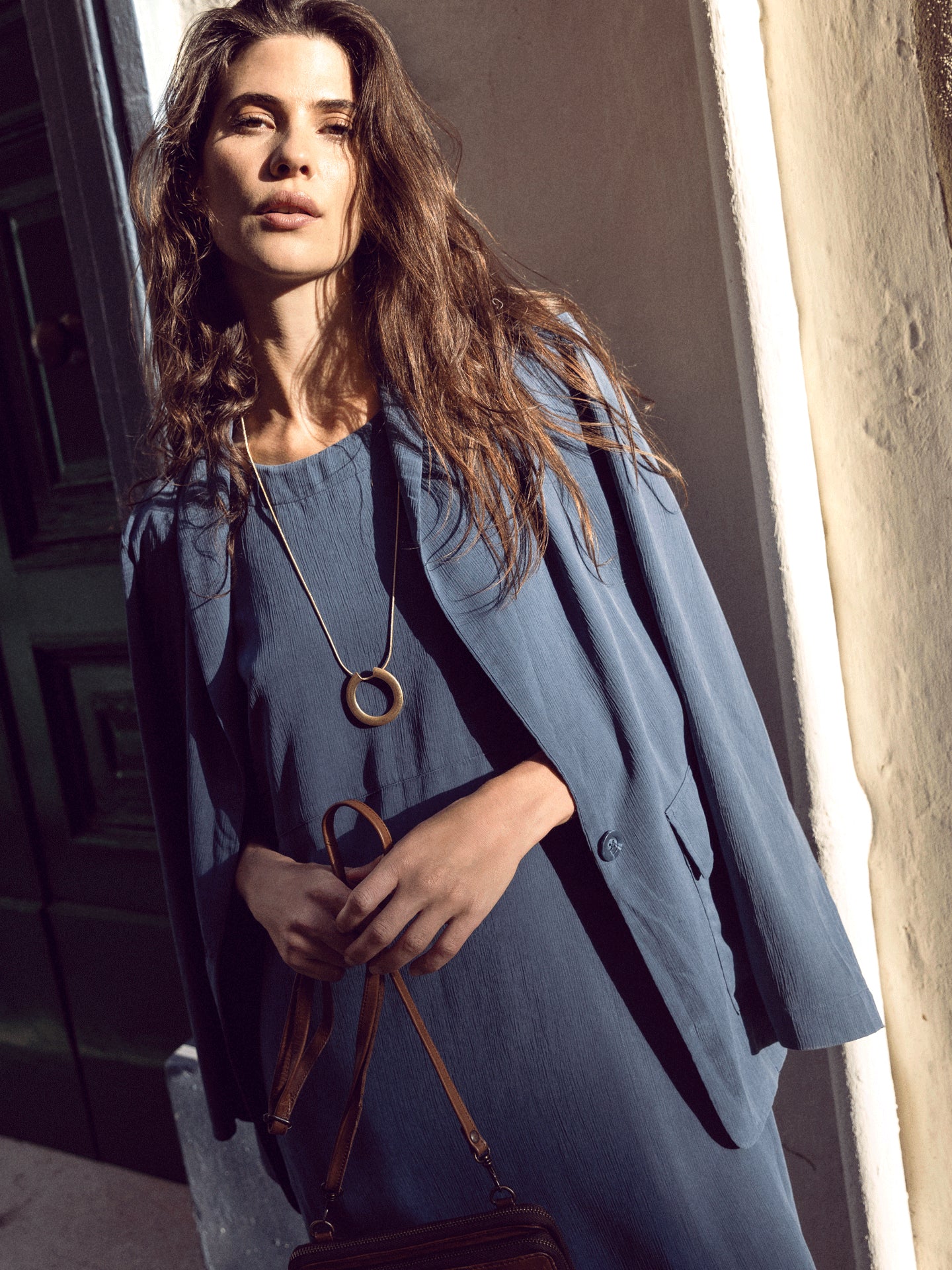 Vestito con collo rotondo