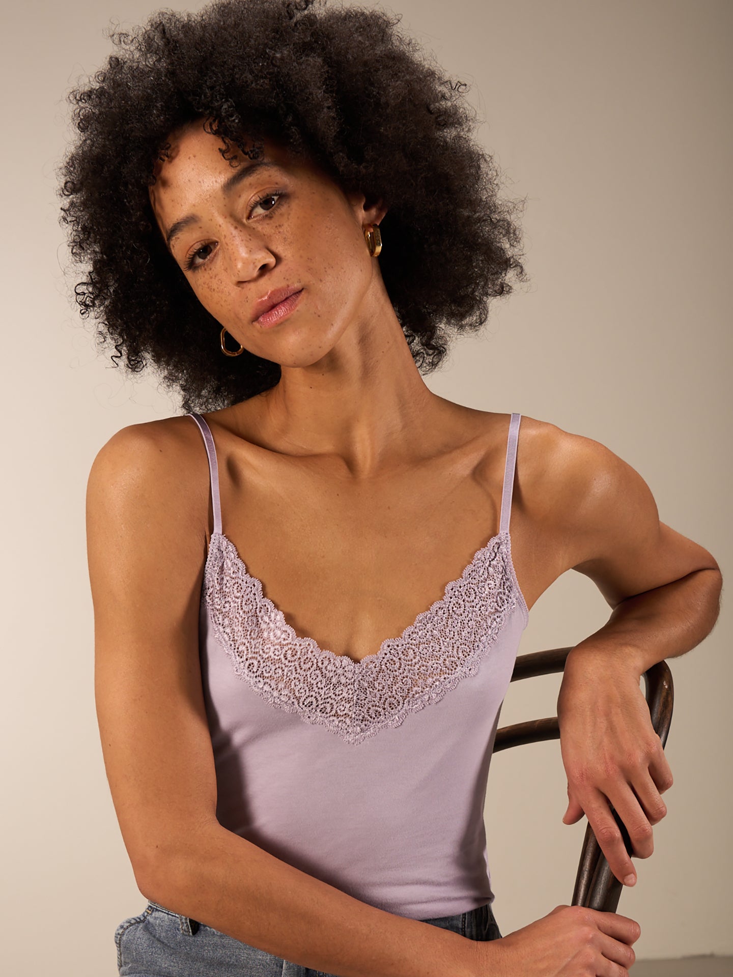 Trägertop mit Spitzenbesatz