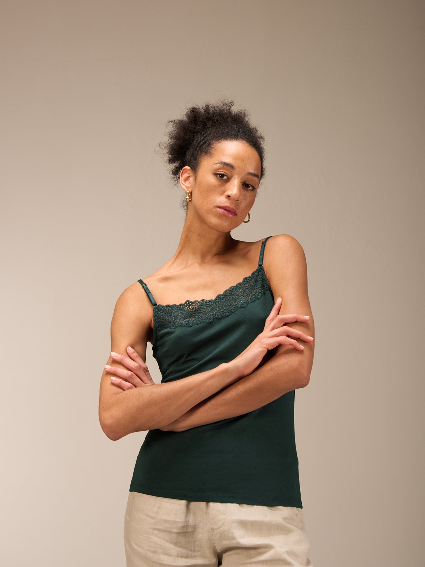 Trägertop mit Spitzenbesatz