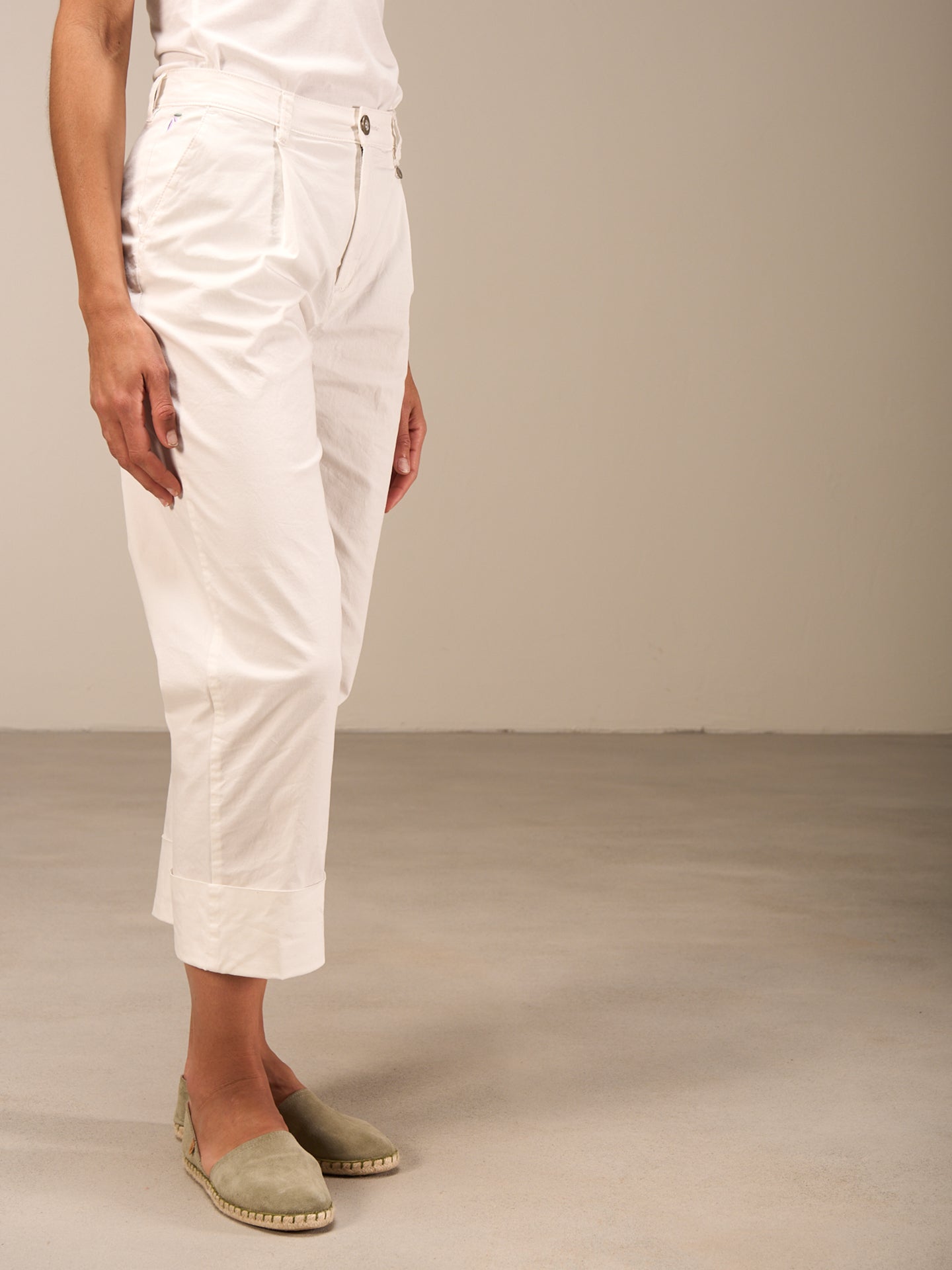 Pants with pleats