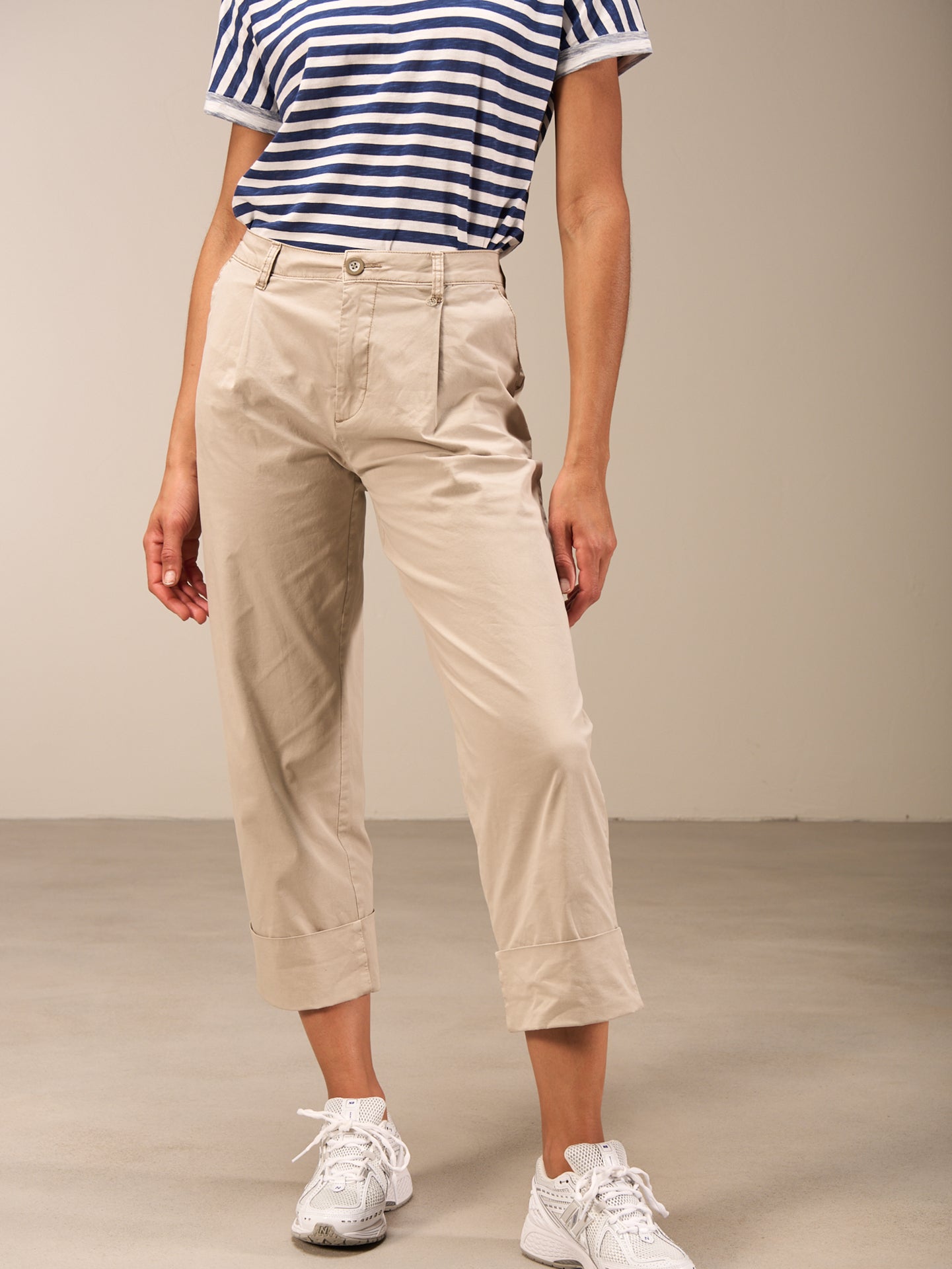 Pants with pleats