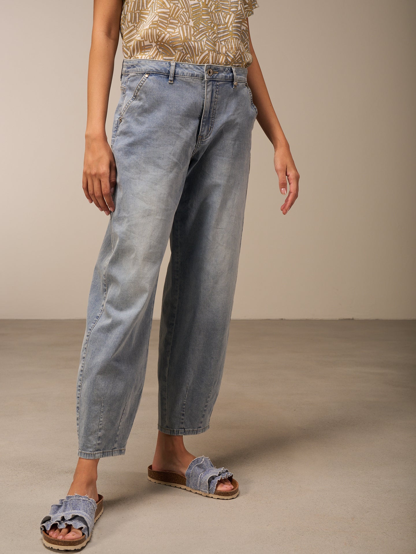 Barrel-leg jeans
