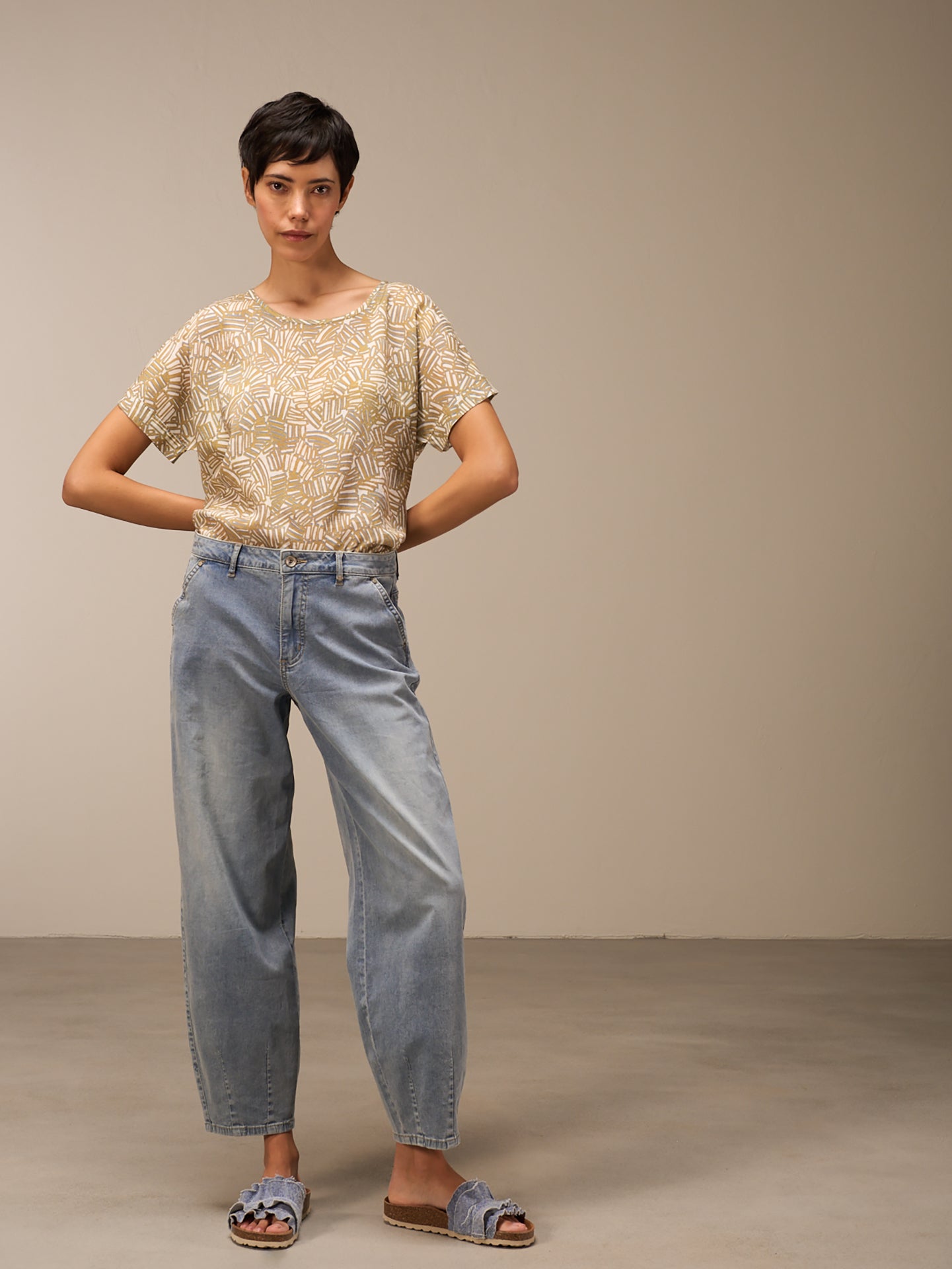 Barrel-leg jeans