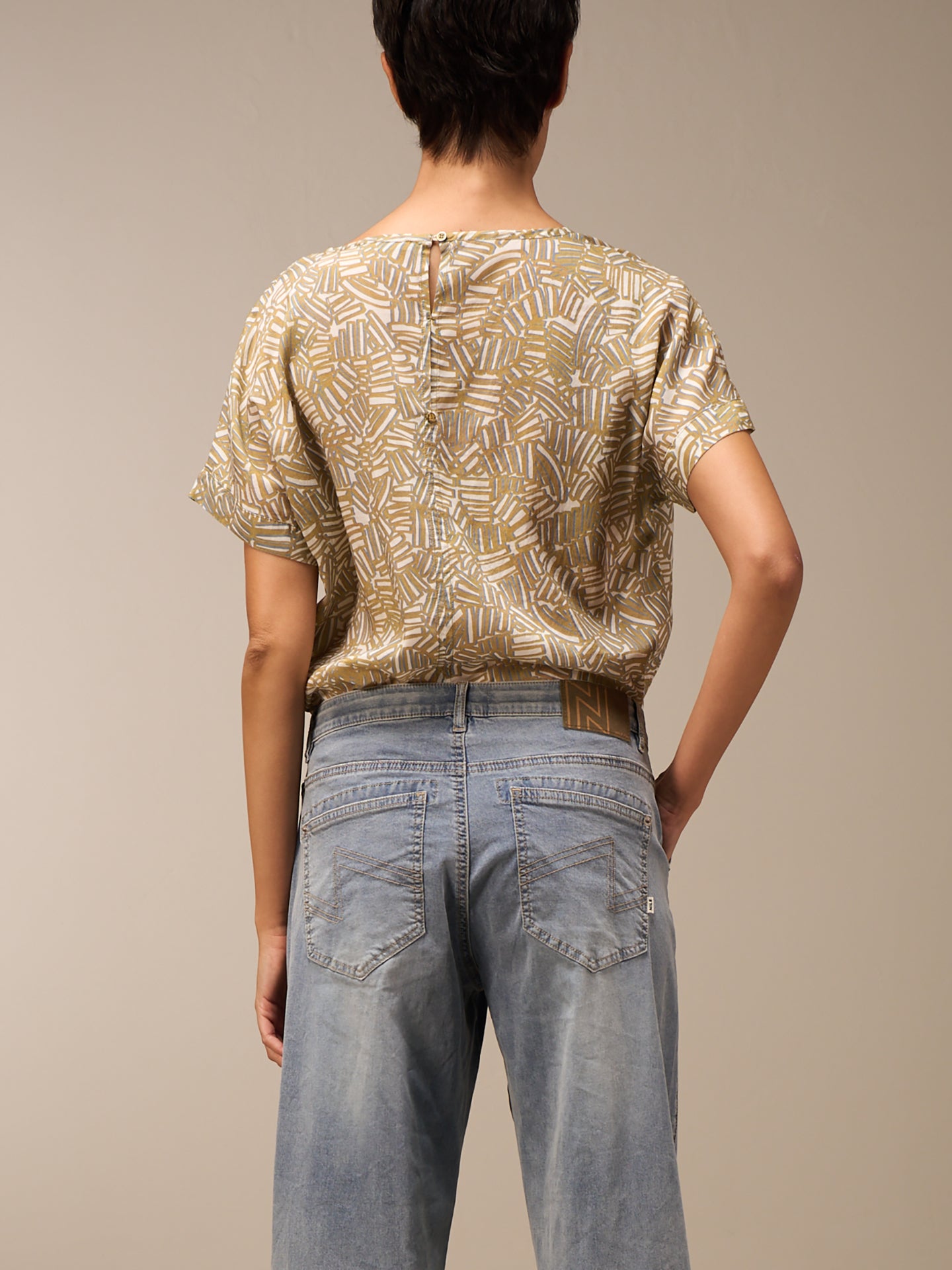 Barrel-leg jeans