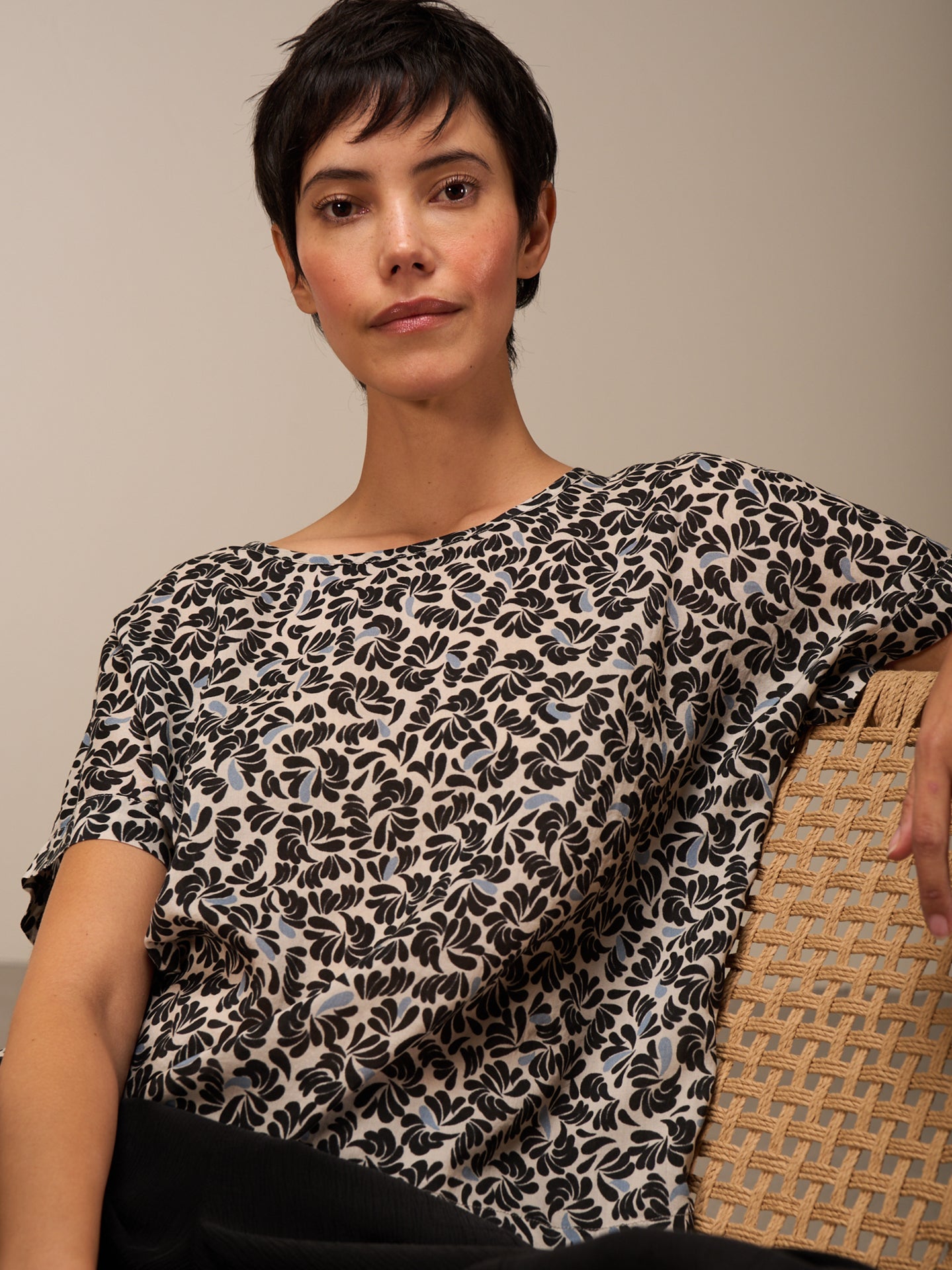 Blusa con scollo rotondo
