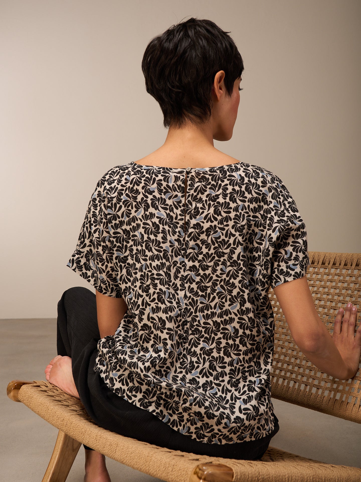 Blusa con scollo rotondo