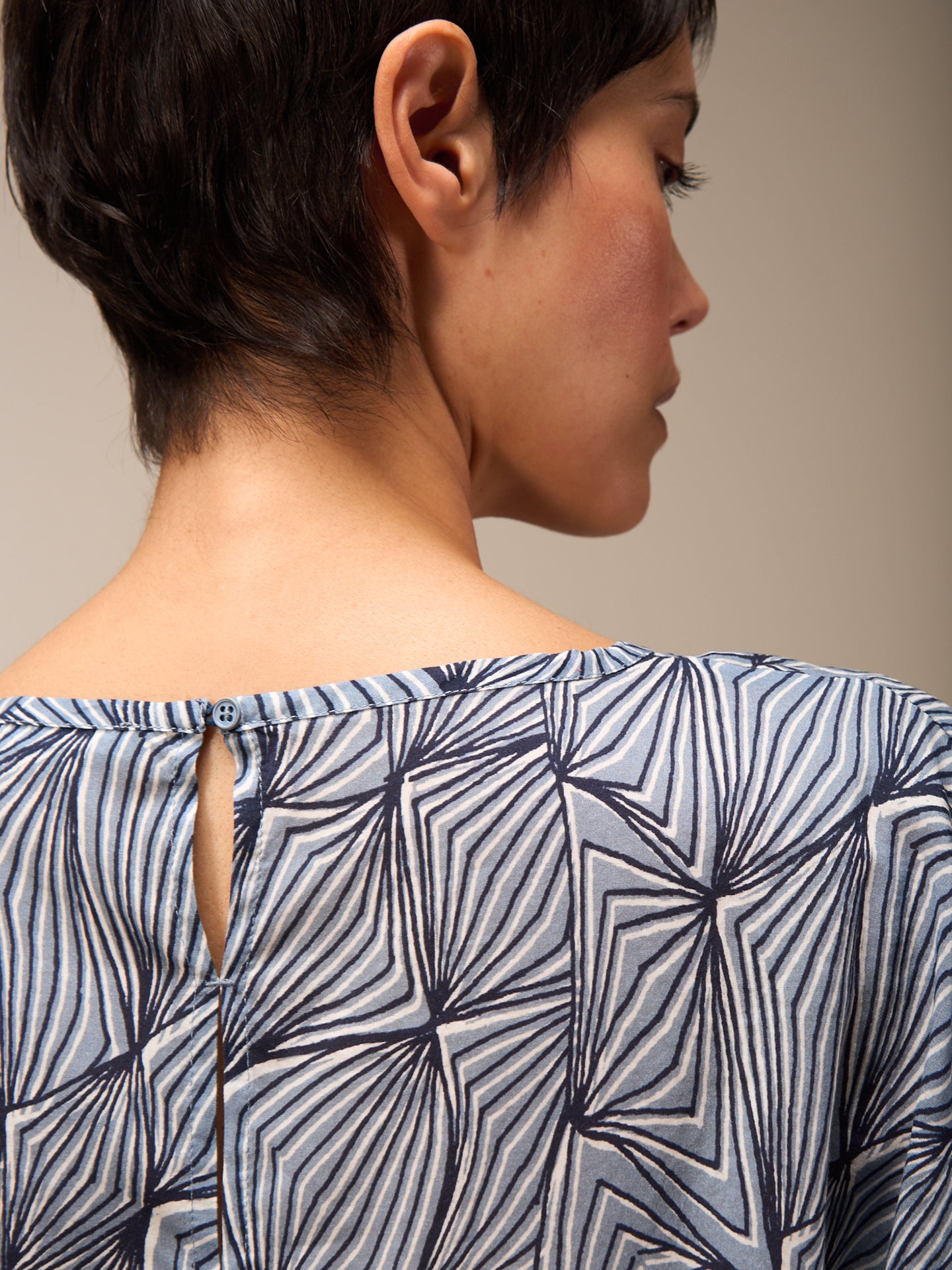 Blusa con scollo rotondo