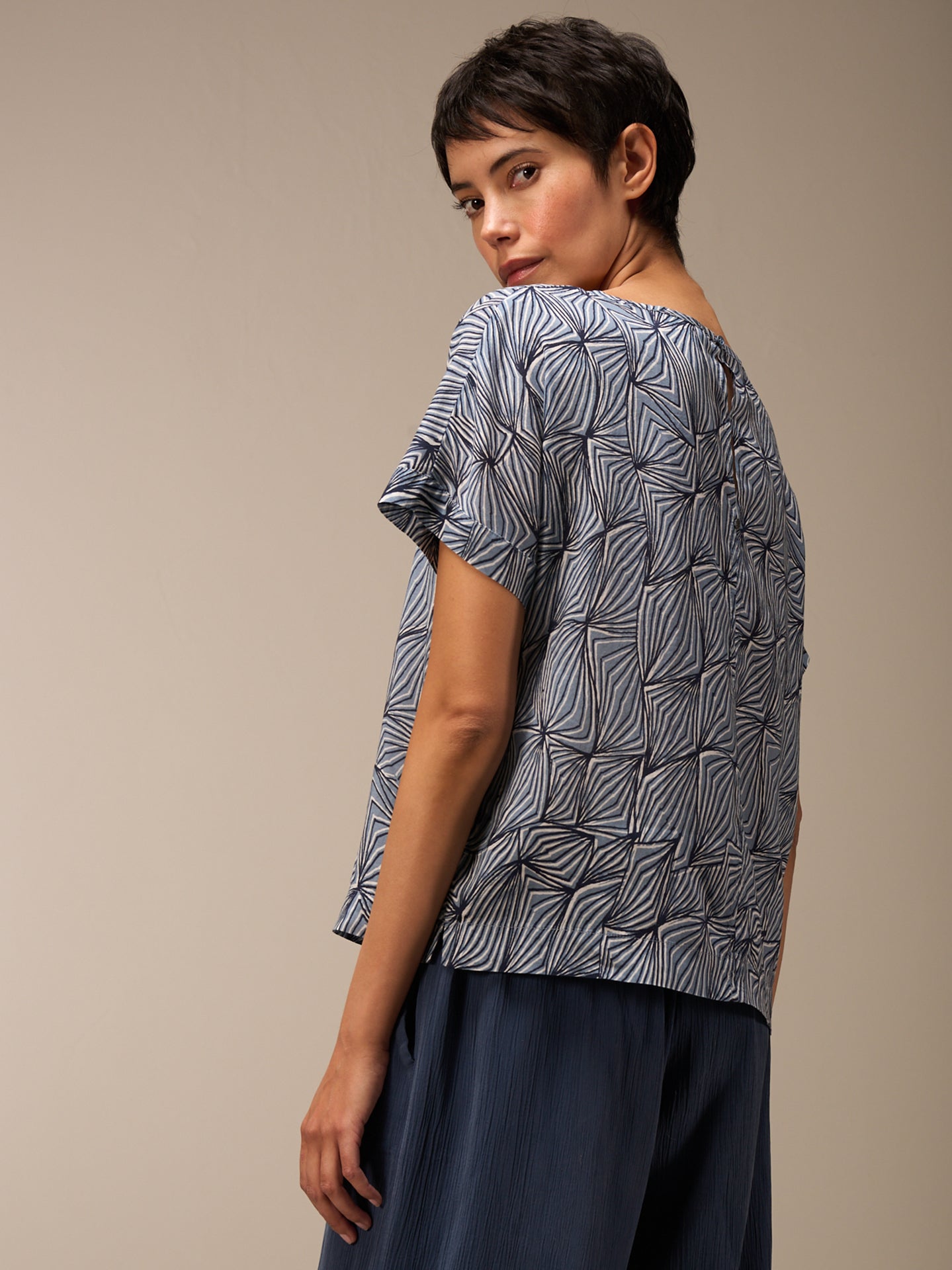Blusa con scollo rotondo