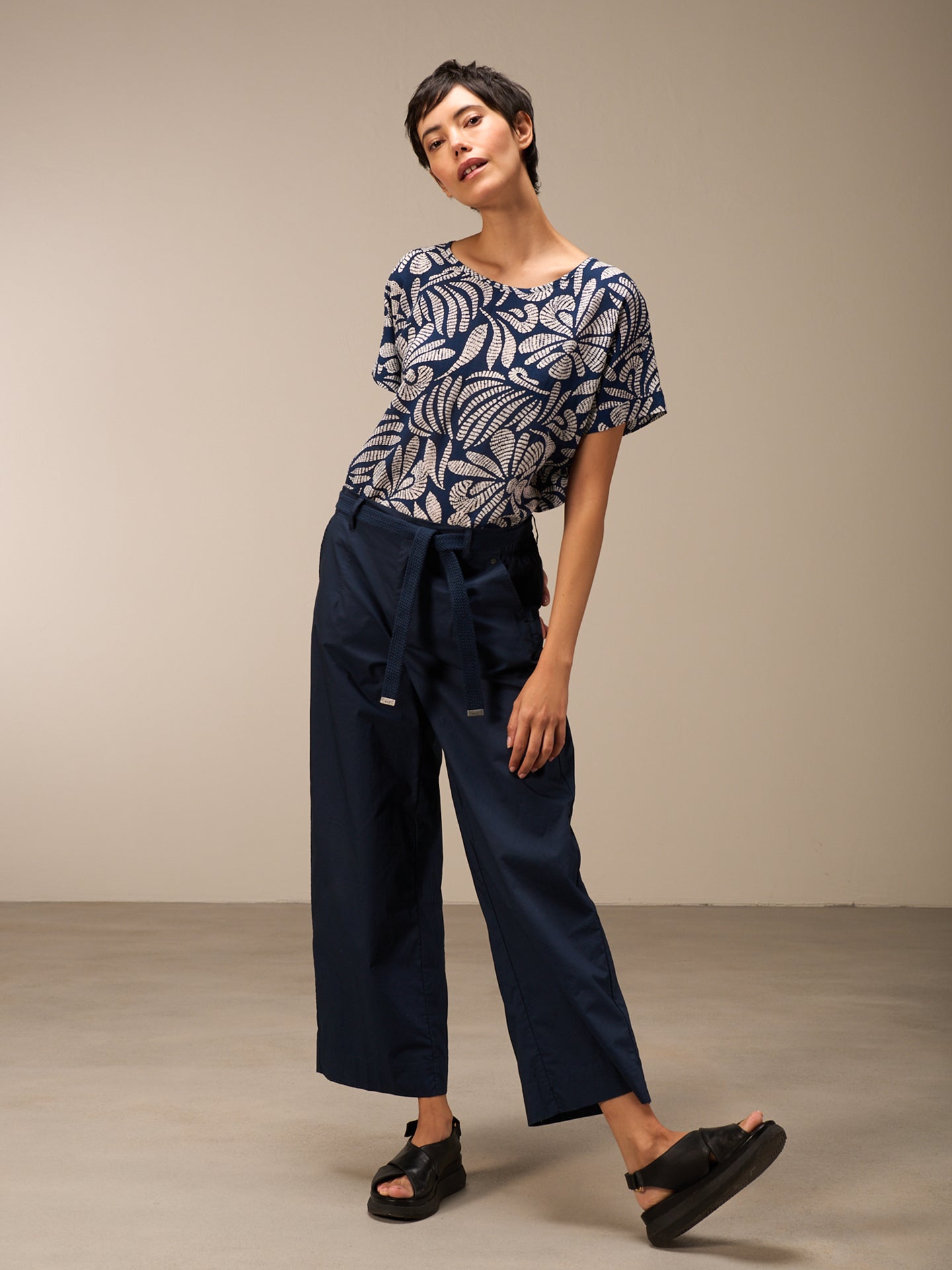 Blusa con scollo rotondo