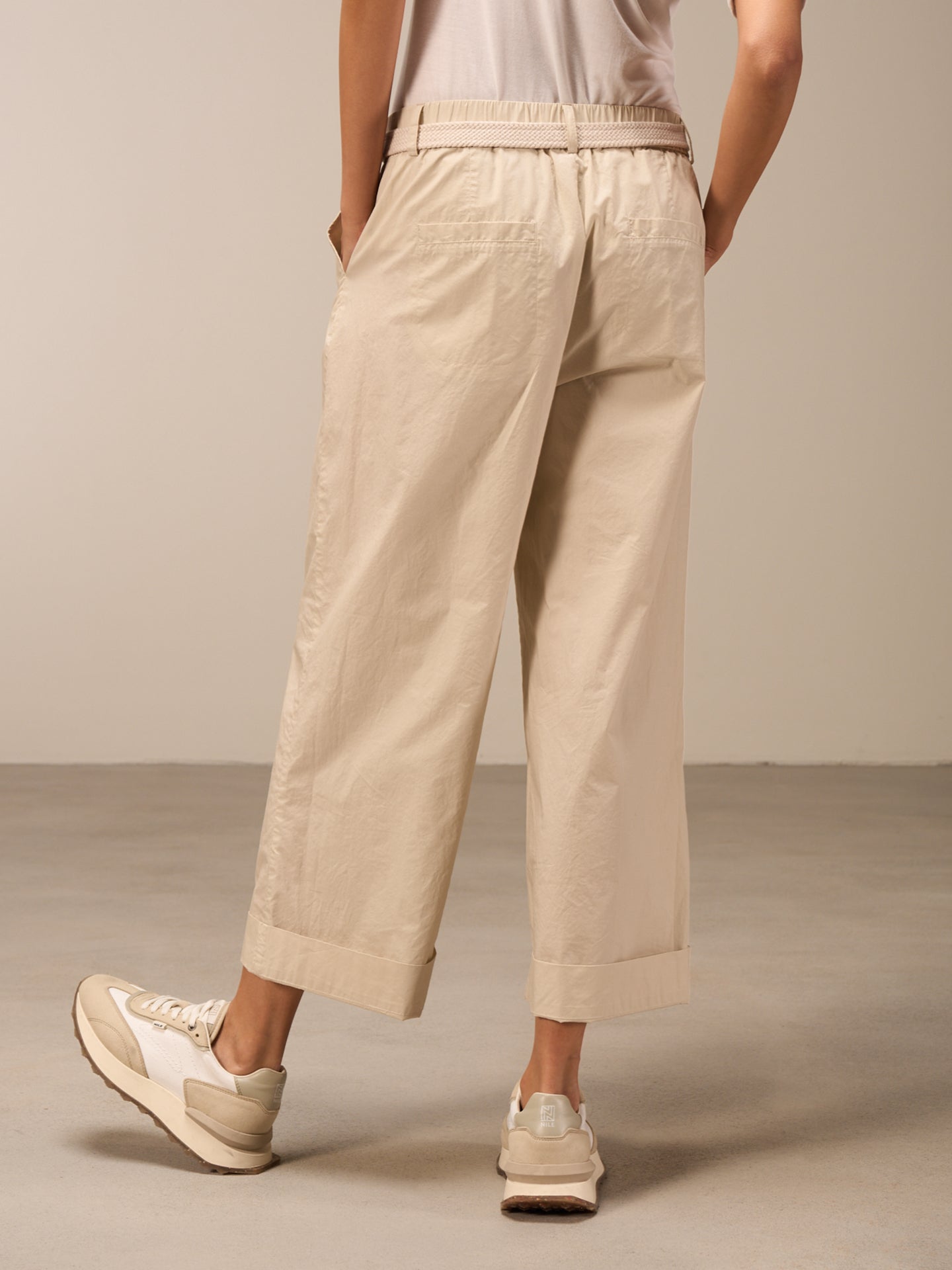 Wide-leg pants