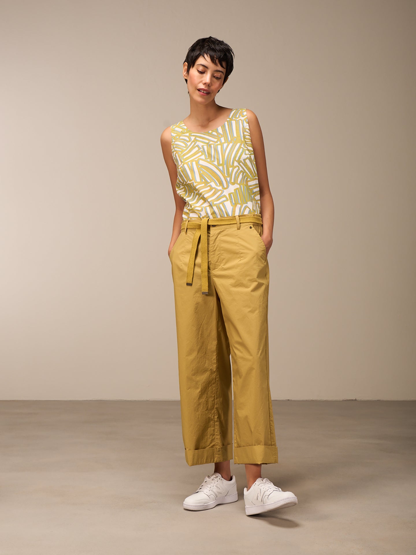 Wide-leg pants