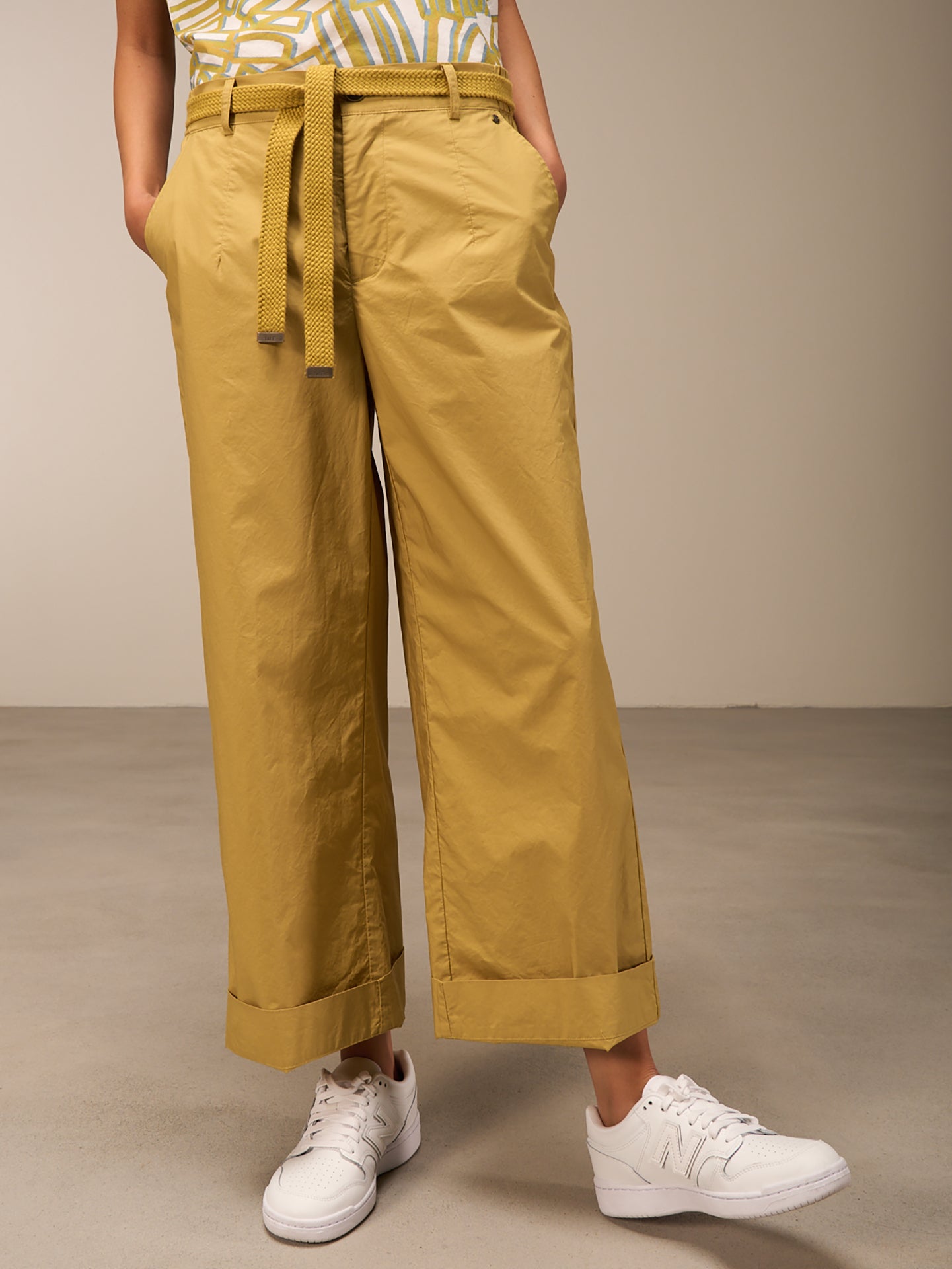 Wide-leg pants