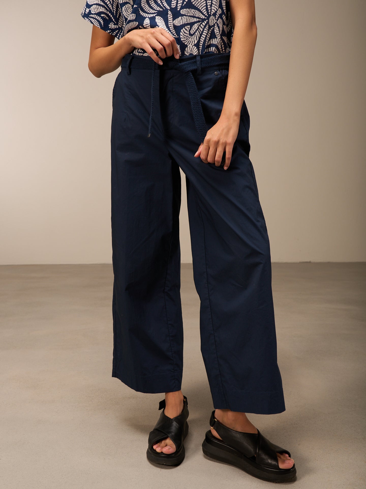 Wide-leg pants