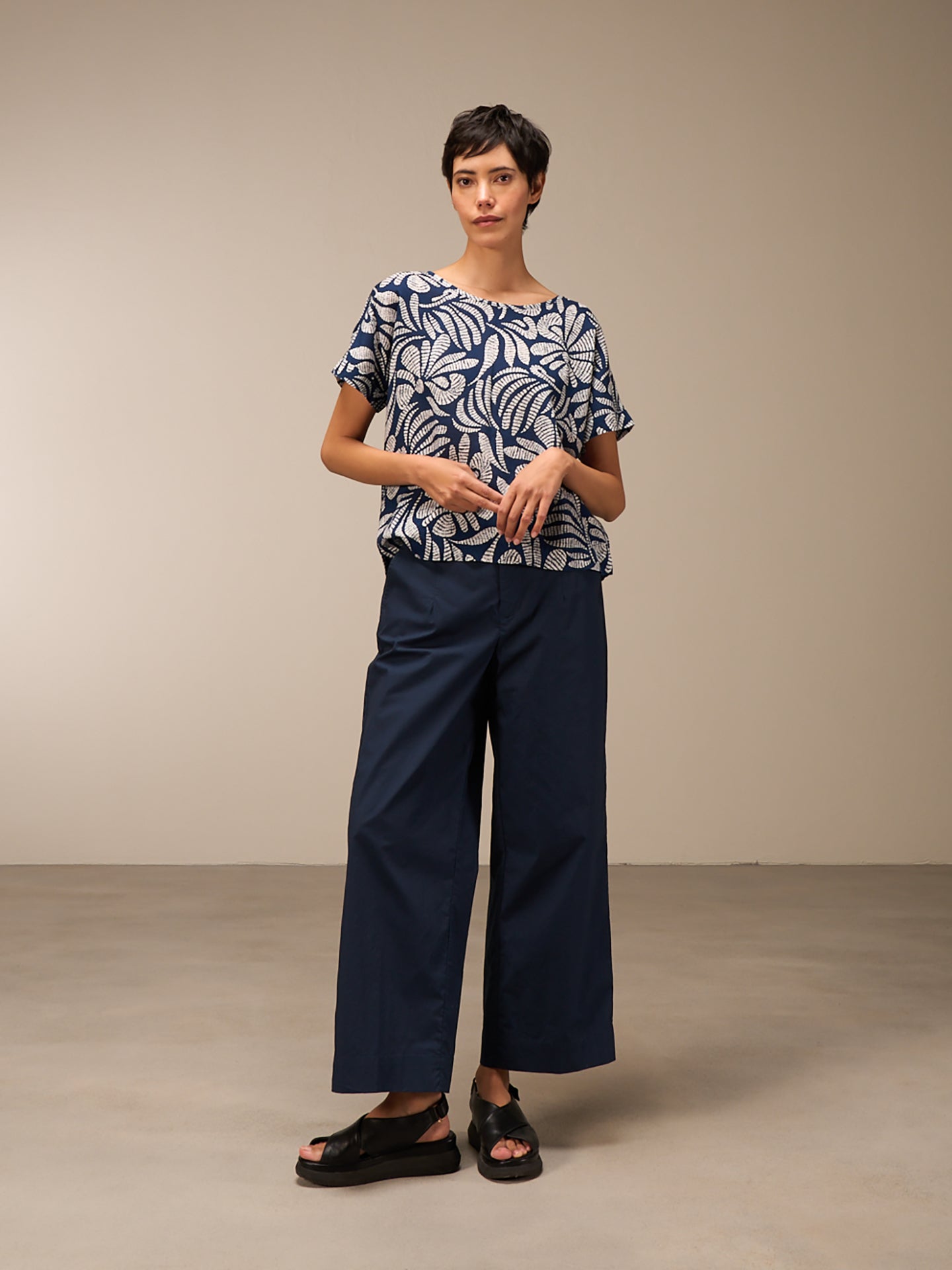Wide-leg pants