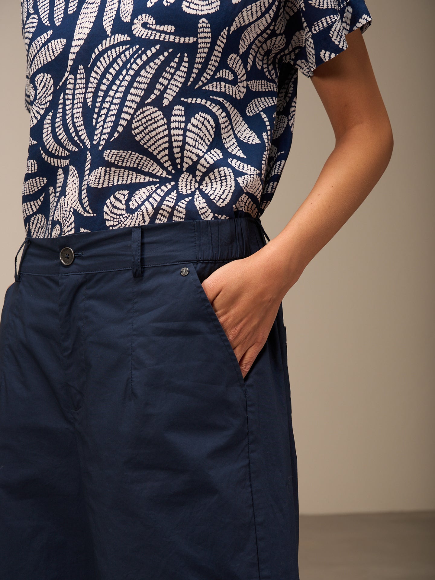 Wide-leg pants