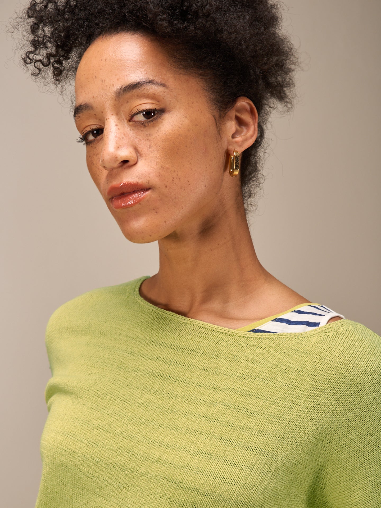 Knitted sweater with linen