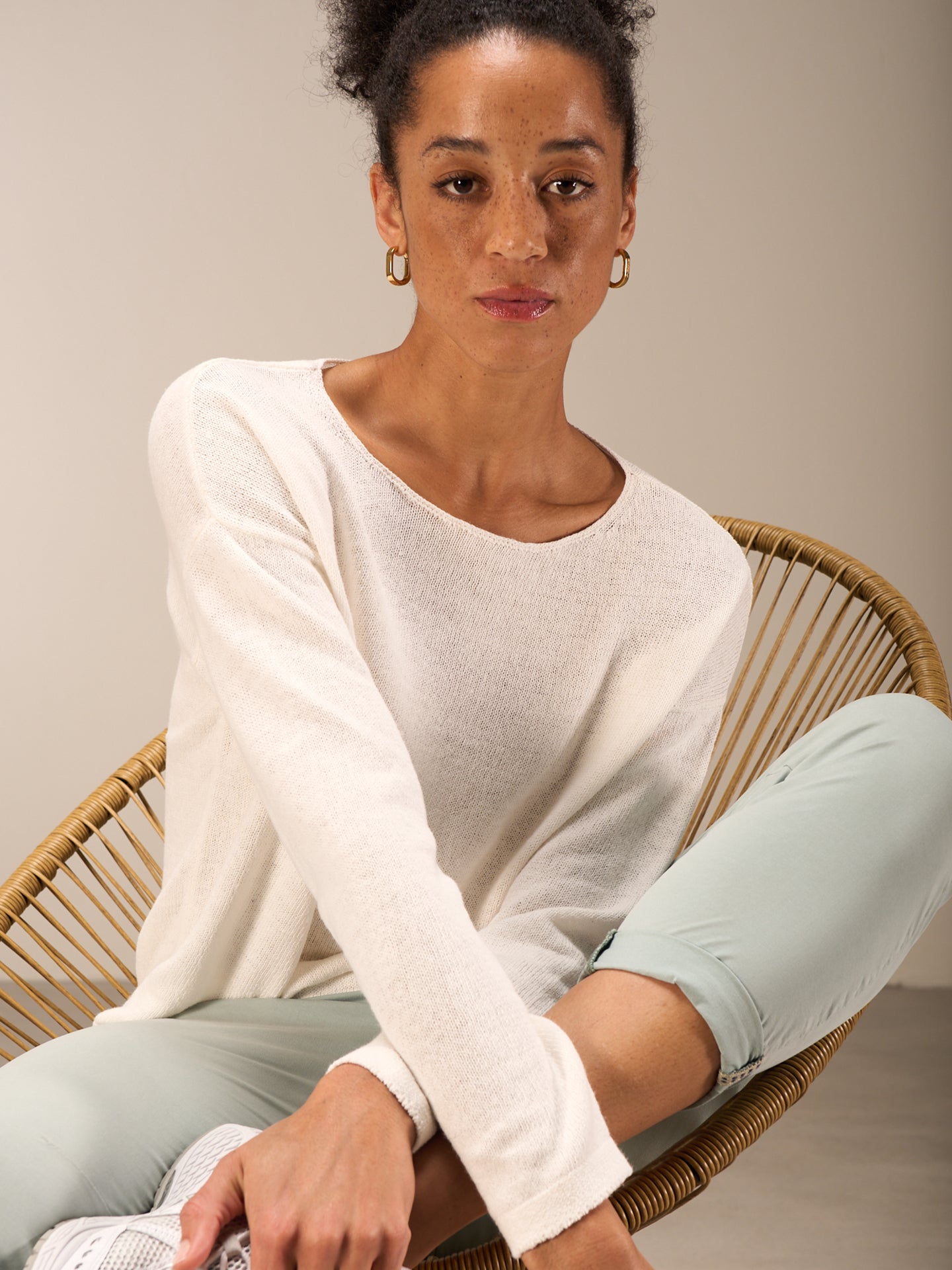 Knitted sweater with linen