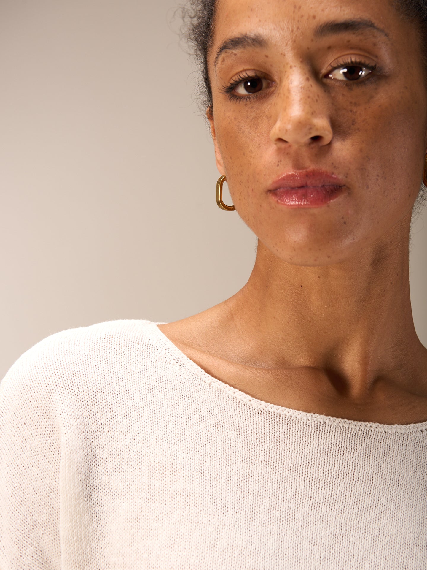 Knitted sweater with linen