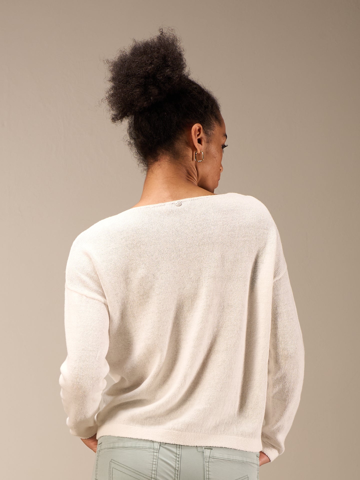Knitted sweater with linen