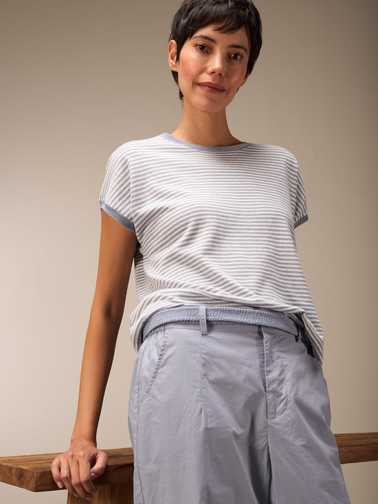 Round-neck sweater vest
