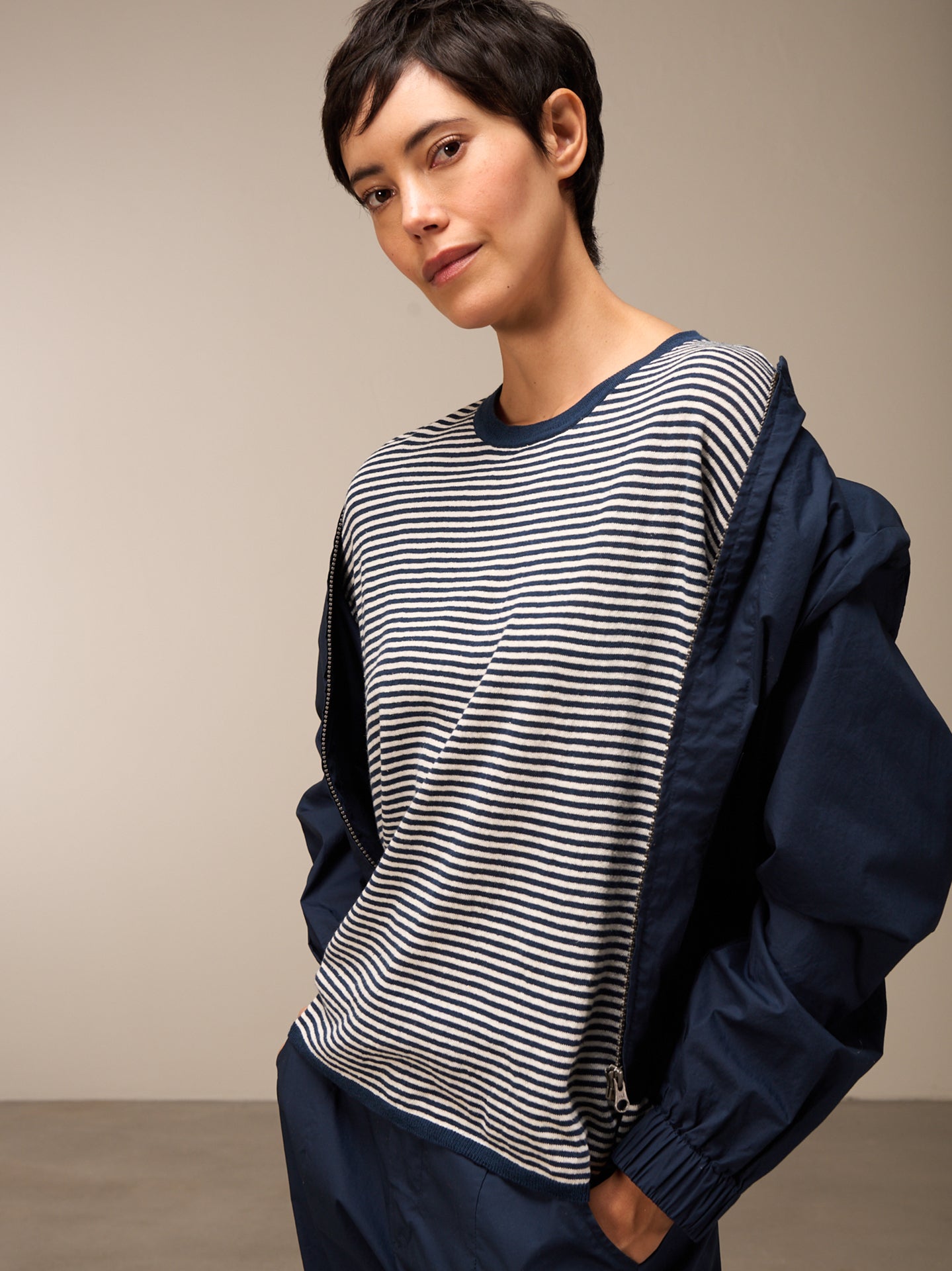 Smanicato con scollo rotondo