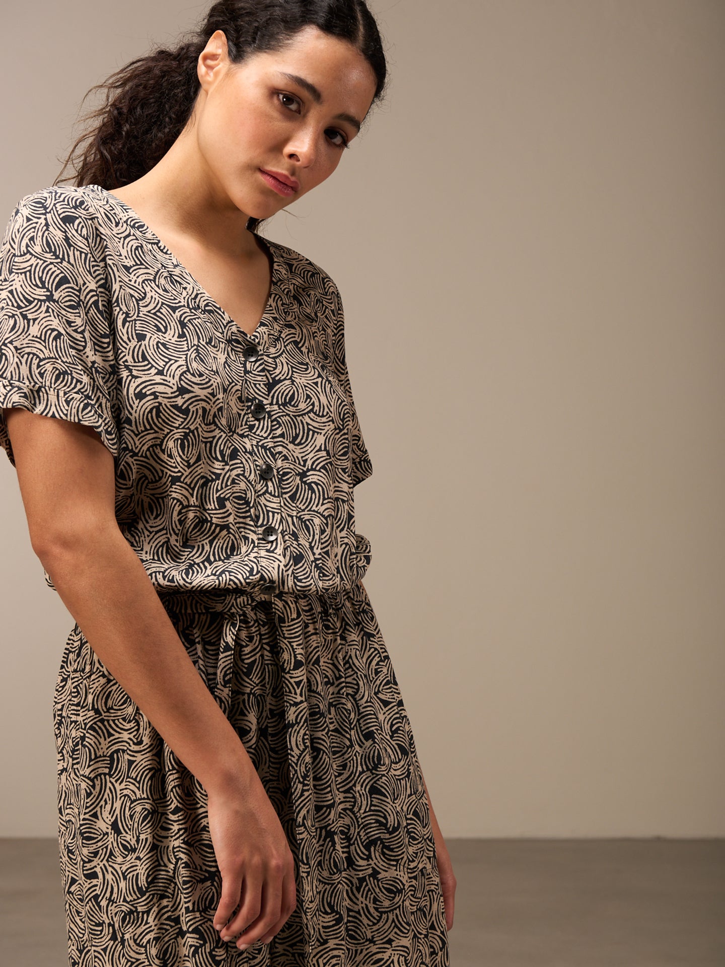 Tuta jumpsuit con scollo a V