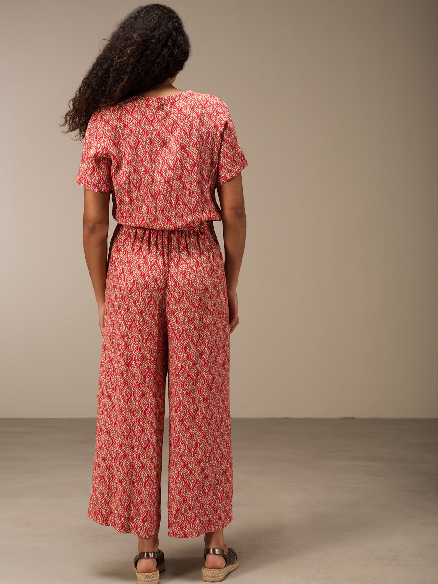 Tuta jumpsuit con scollo a V