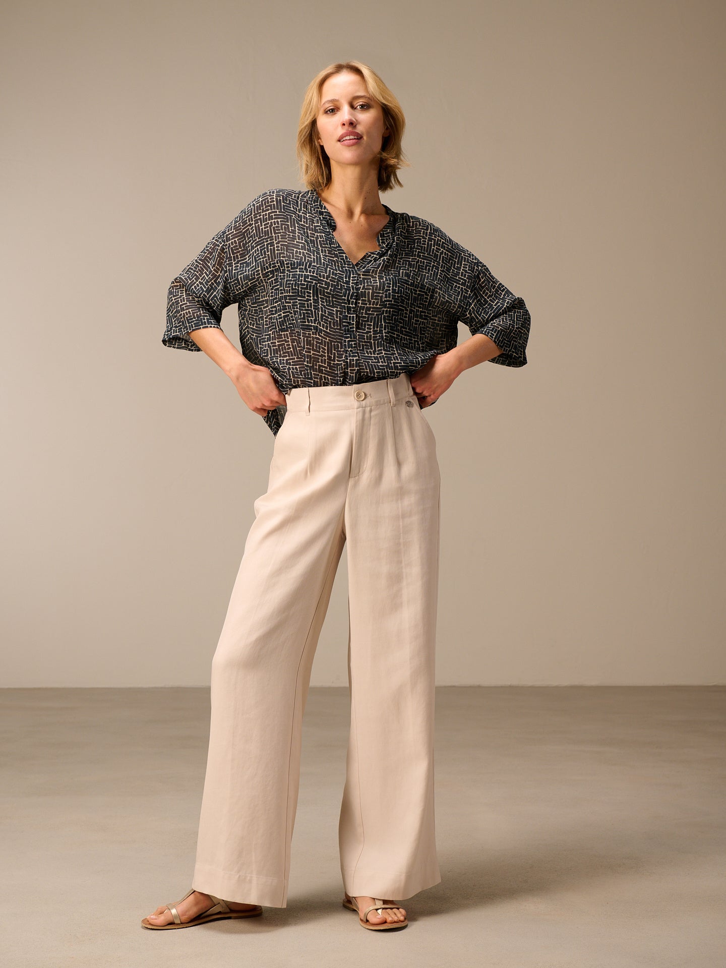 blouse avec col montant