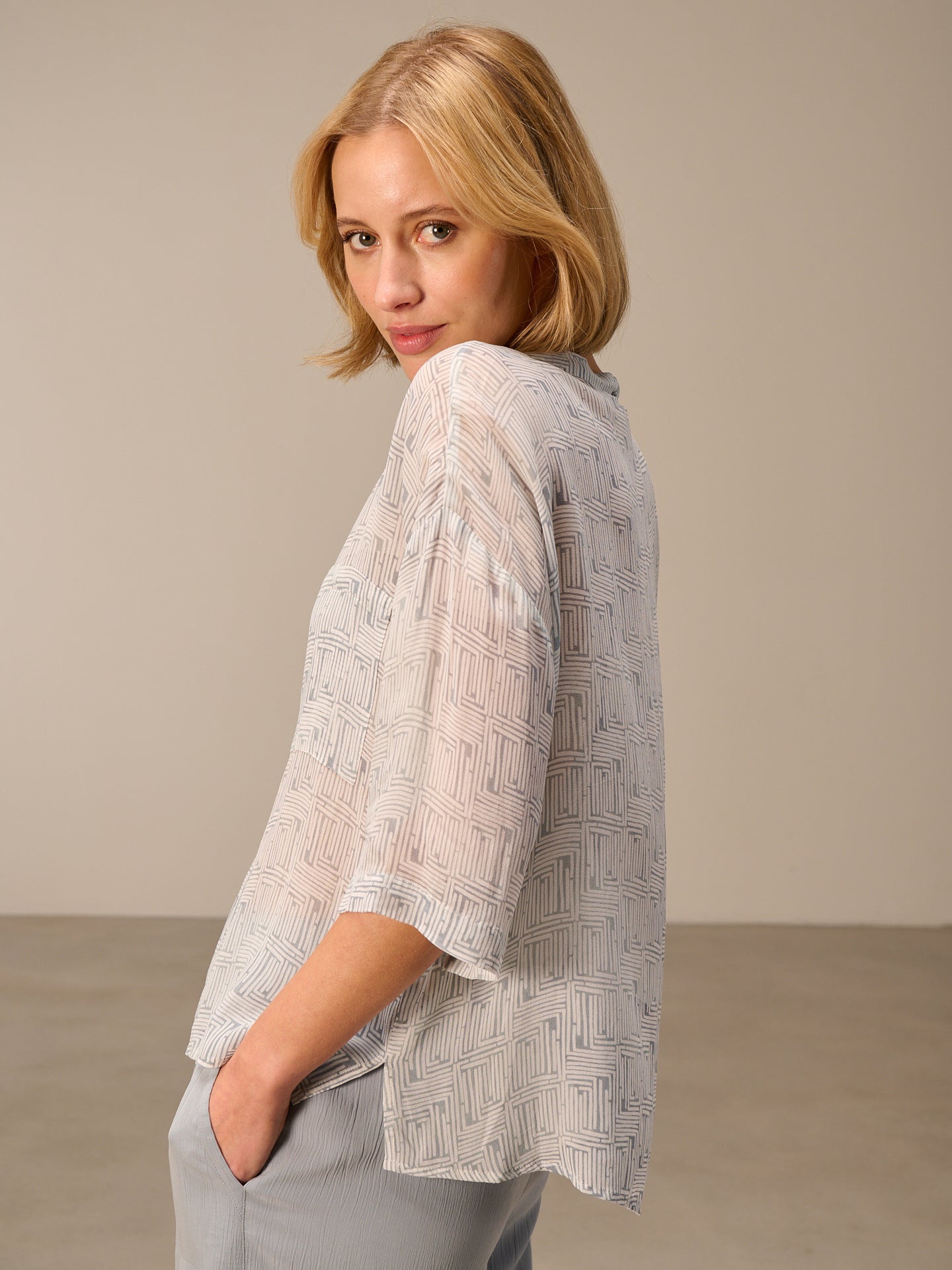 blouse avec col montant