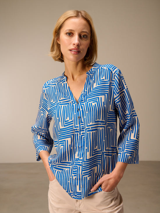Blusa con collo alto