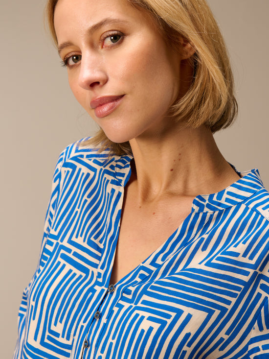 Blusa con collo alto