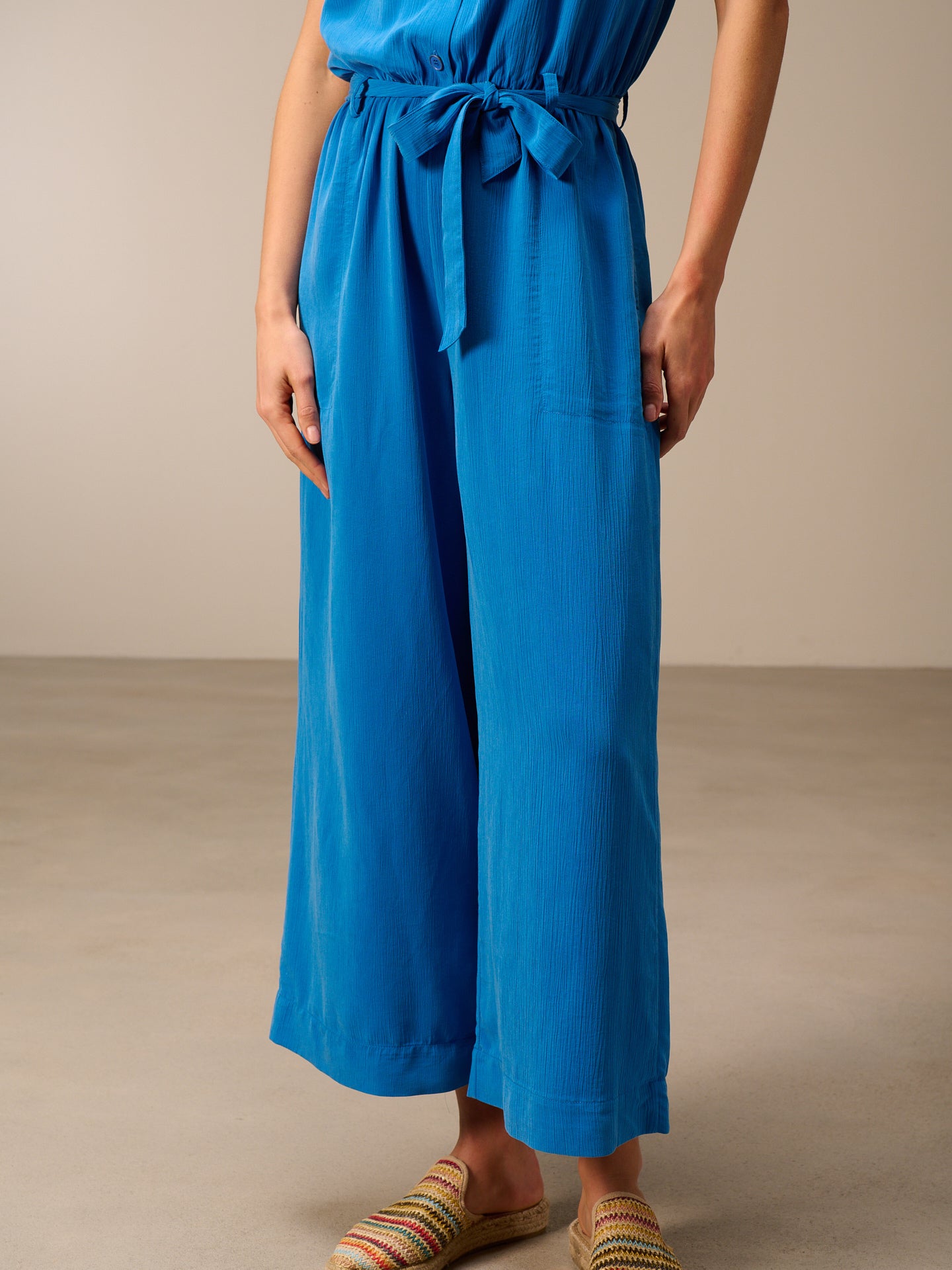 Jumpsuit mit Gürtel
