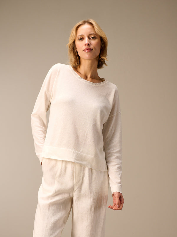 Knitted sweater with linen