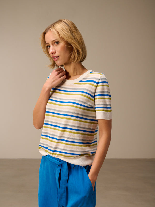 Knitted sweater with linen