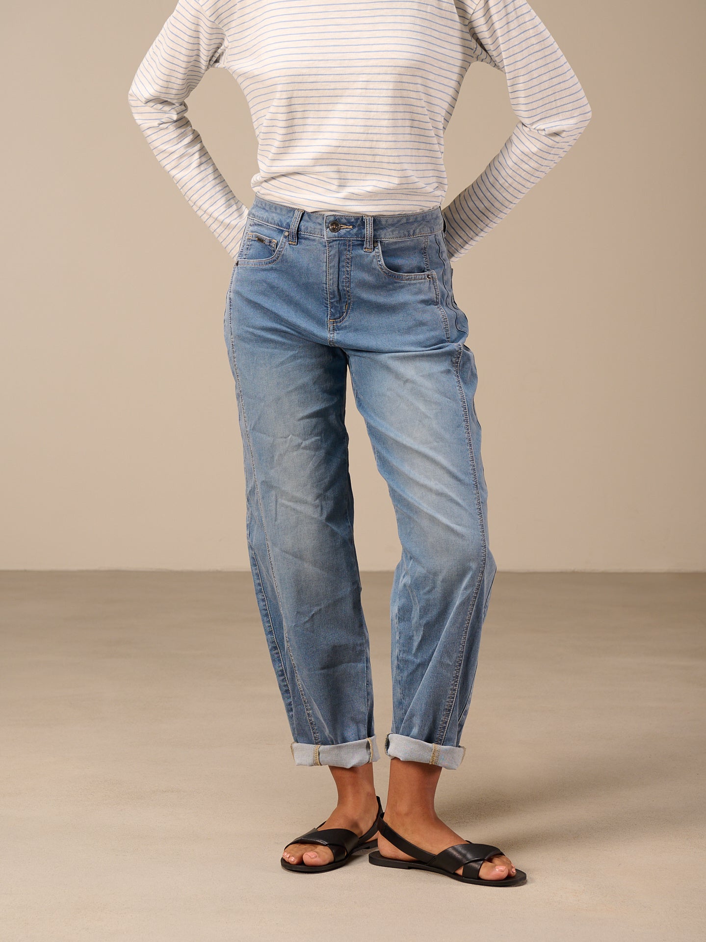 Barrel-leg jeans