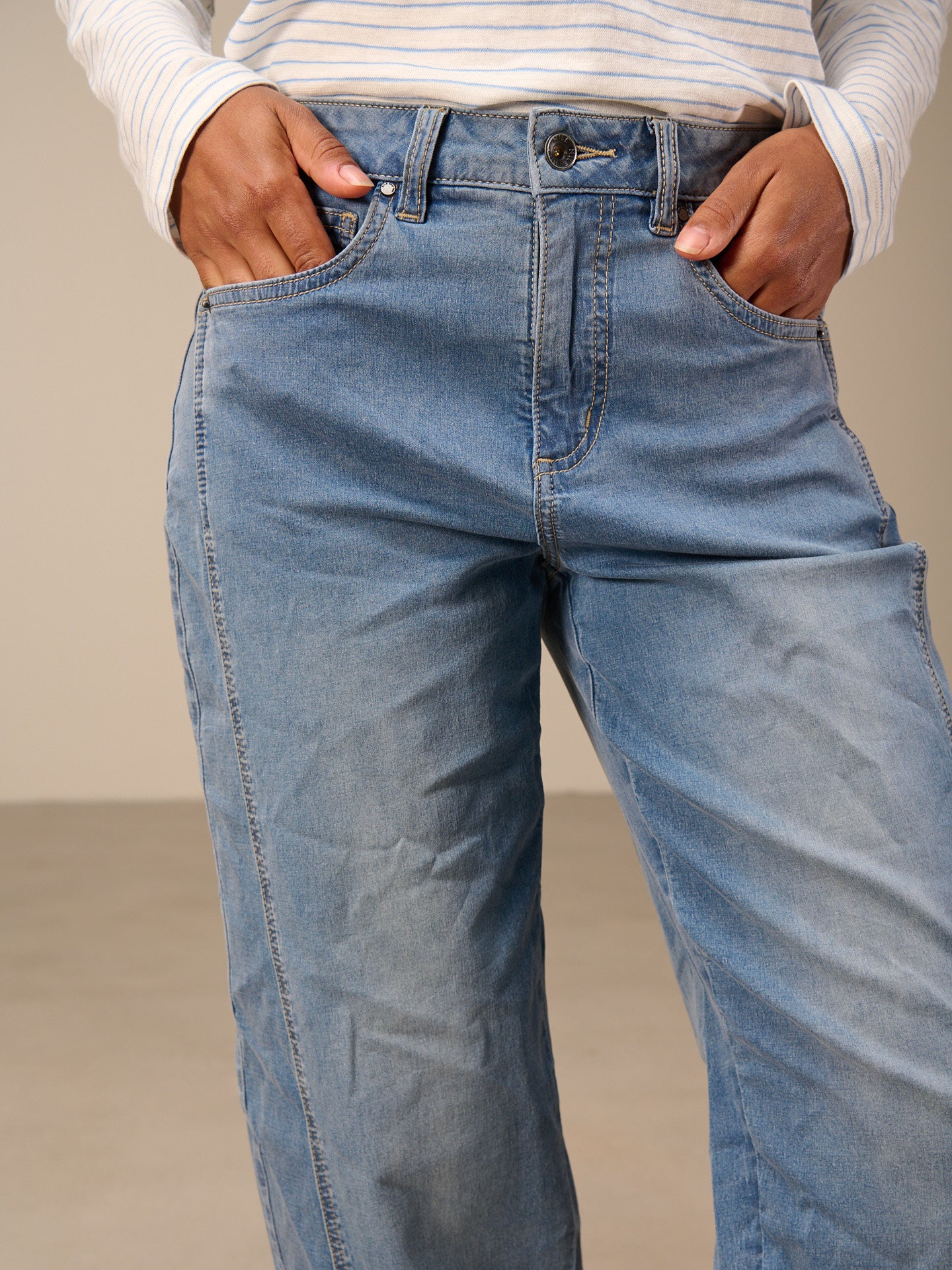 Barrel-leg jeans