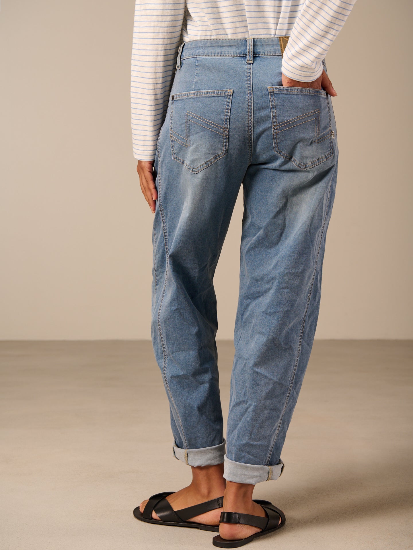 Barrel-leg jeans