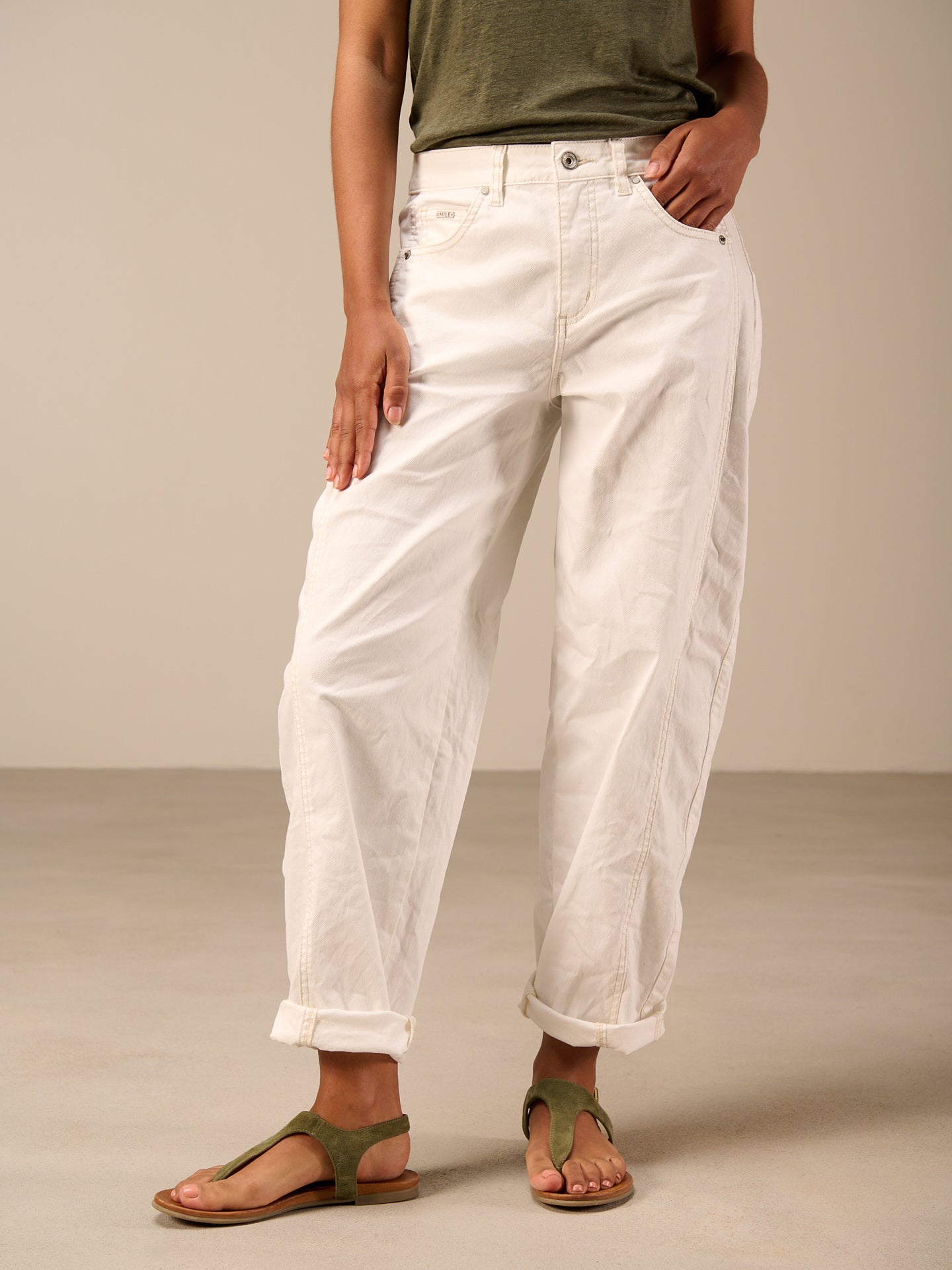 Barrel-leg jeans